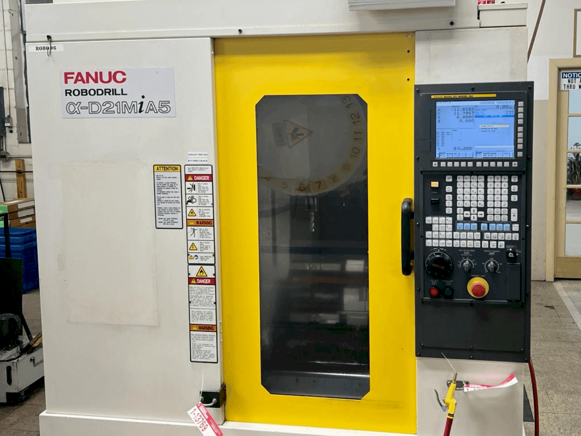 Вид станка FANUC Robodrill D21MiA5 спереди