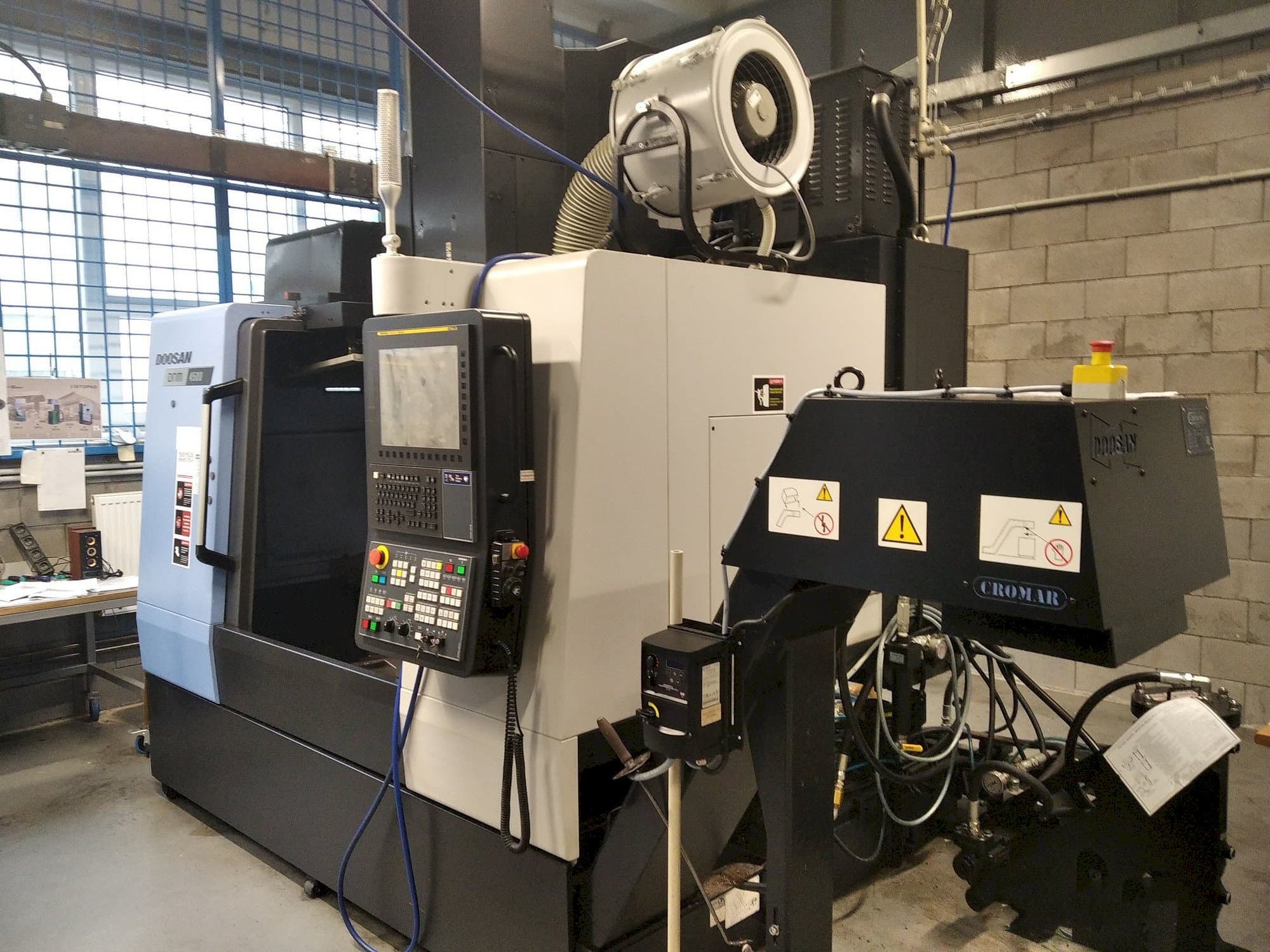 Вид станка DOOSAN DNM 4500 спереди
