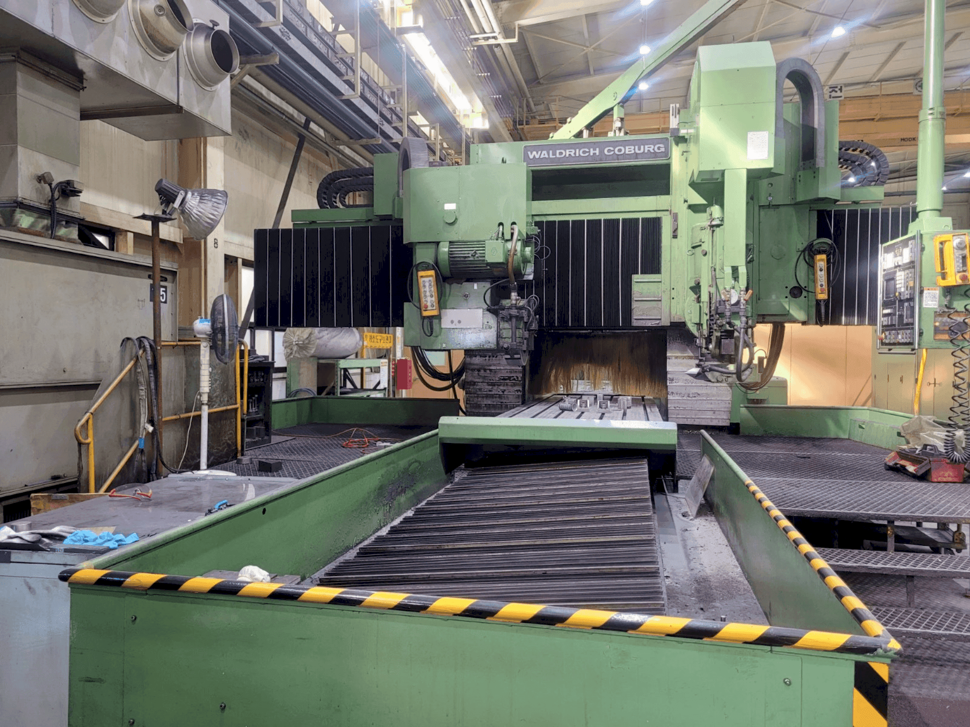 Вид станка WALDRICH COBURG 30-15 S 2525  спереди