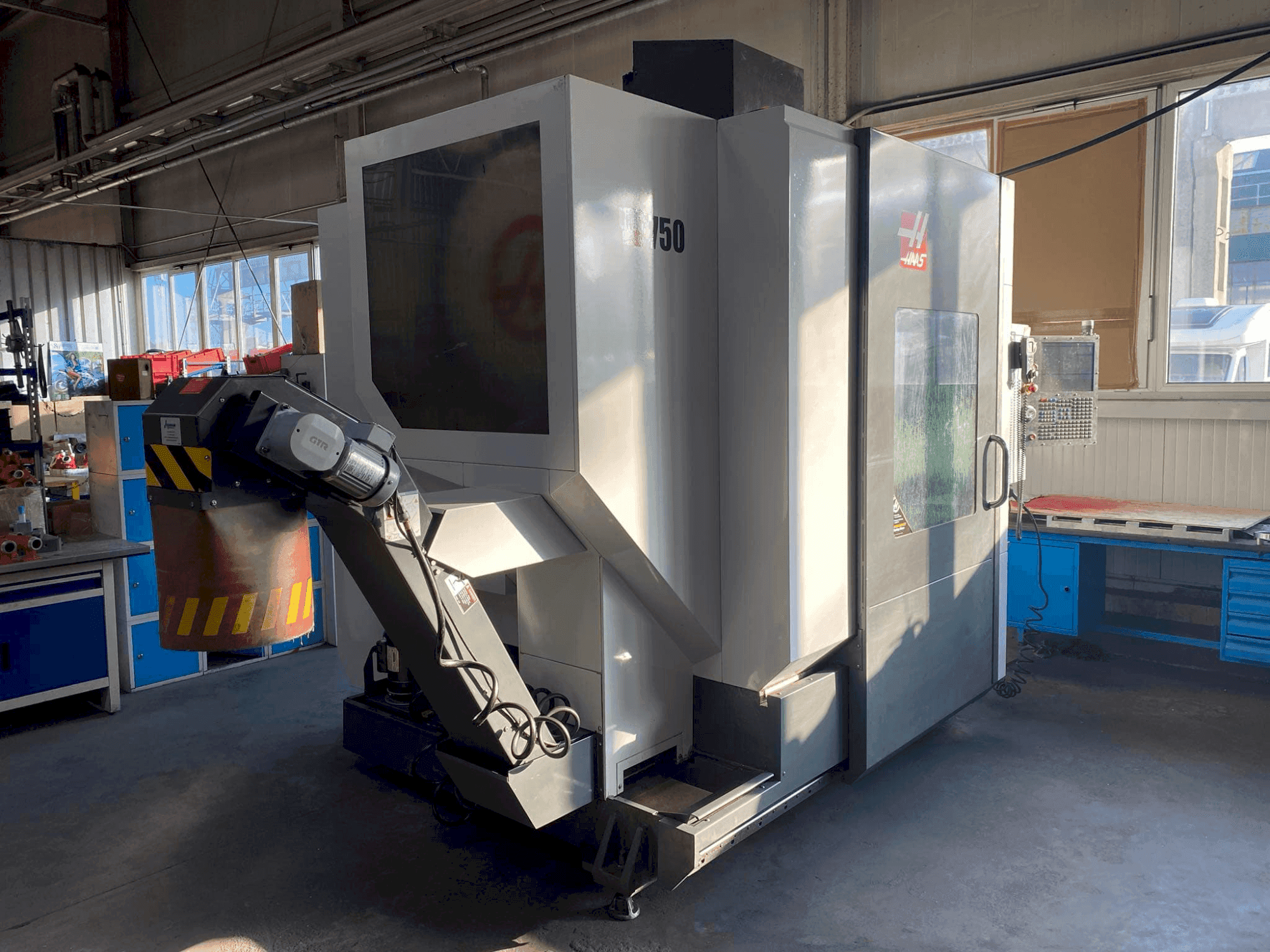 Вид станка HAAS UMC-750 спереди
