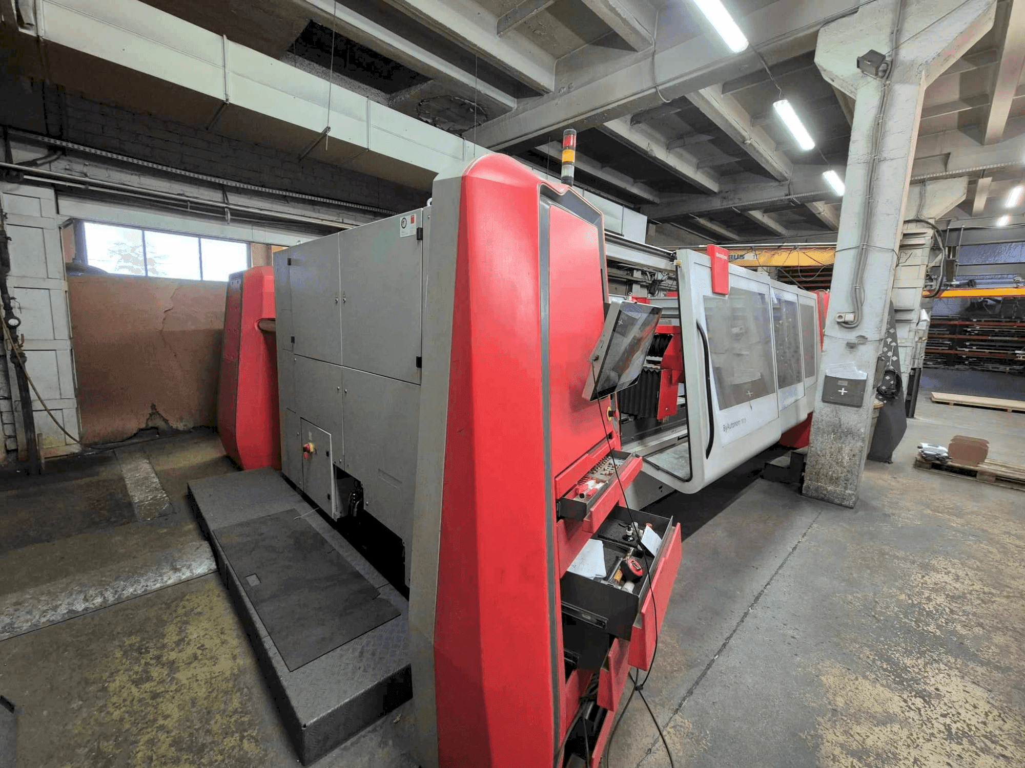 Вид станка Bystronic ByAutonom 3015 спереди