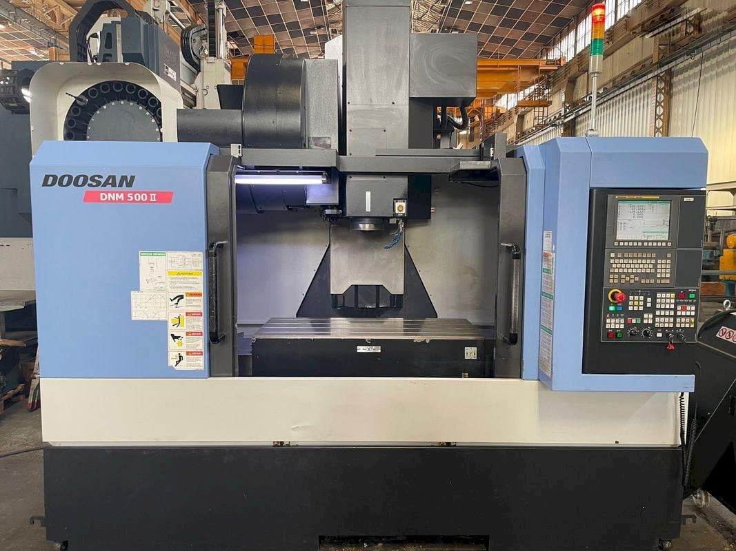 Вид станка Doosan MYNX DNM 500 II  спереди