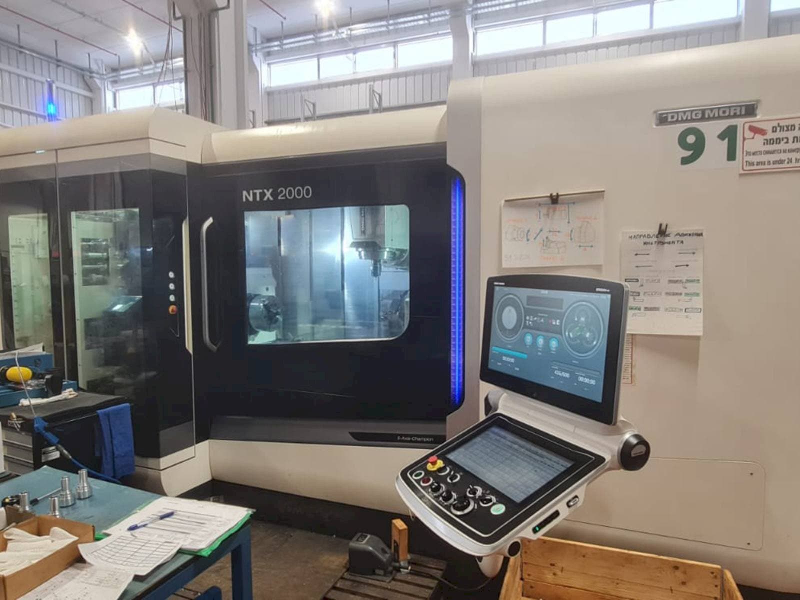 Вид станка DMG MORI NTX 2000 спереди