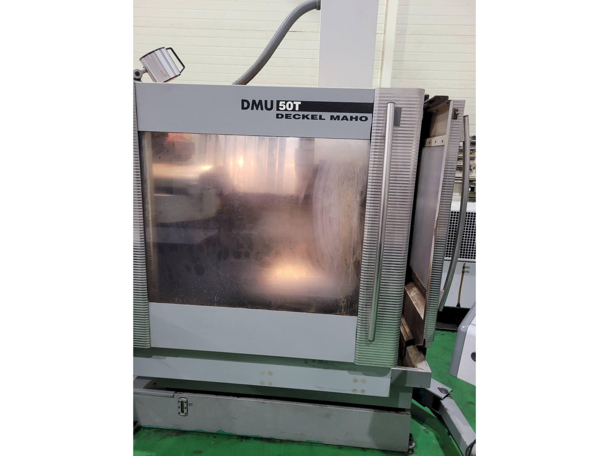 Вид станка DECKEL MAHO DMU 50 T спереди