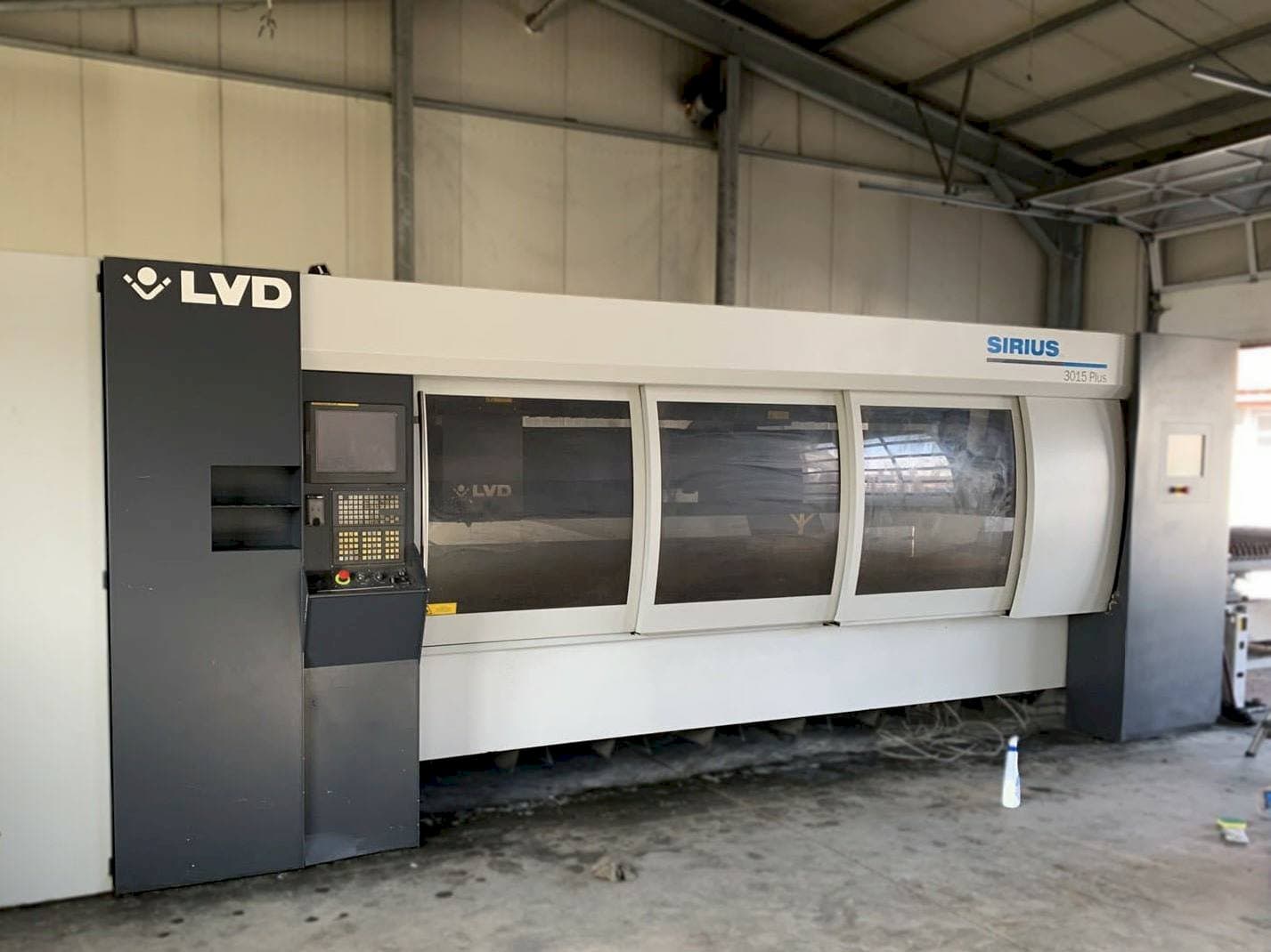 Вид станка LVD Sirius Plus 3015 спереди