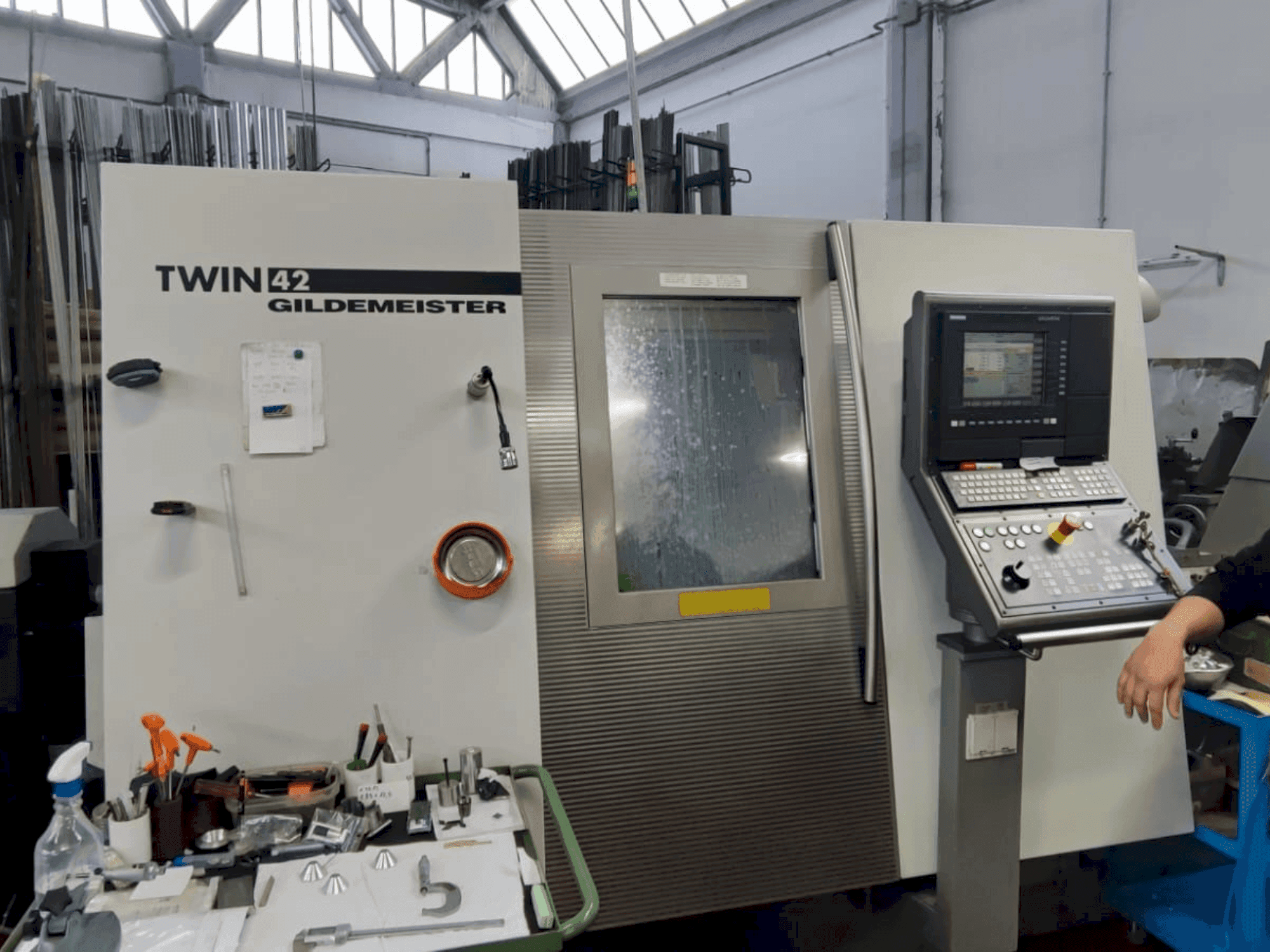 Вид станка Gildemeister TWIN 42 спереди