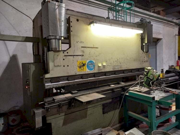 Вид станка DONEWELL HP3B спереди