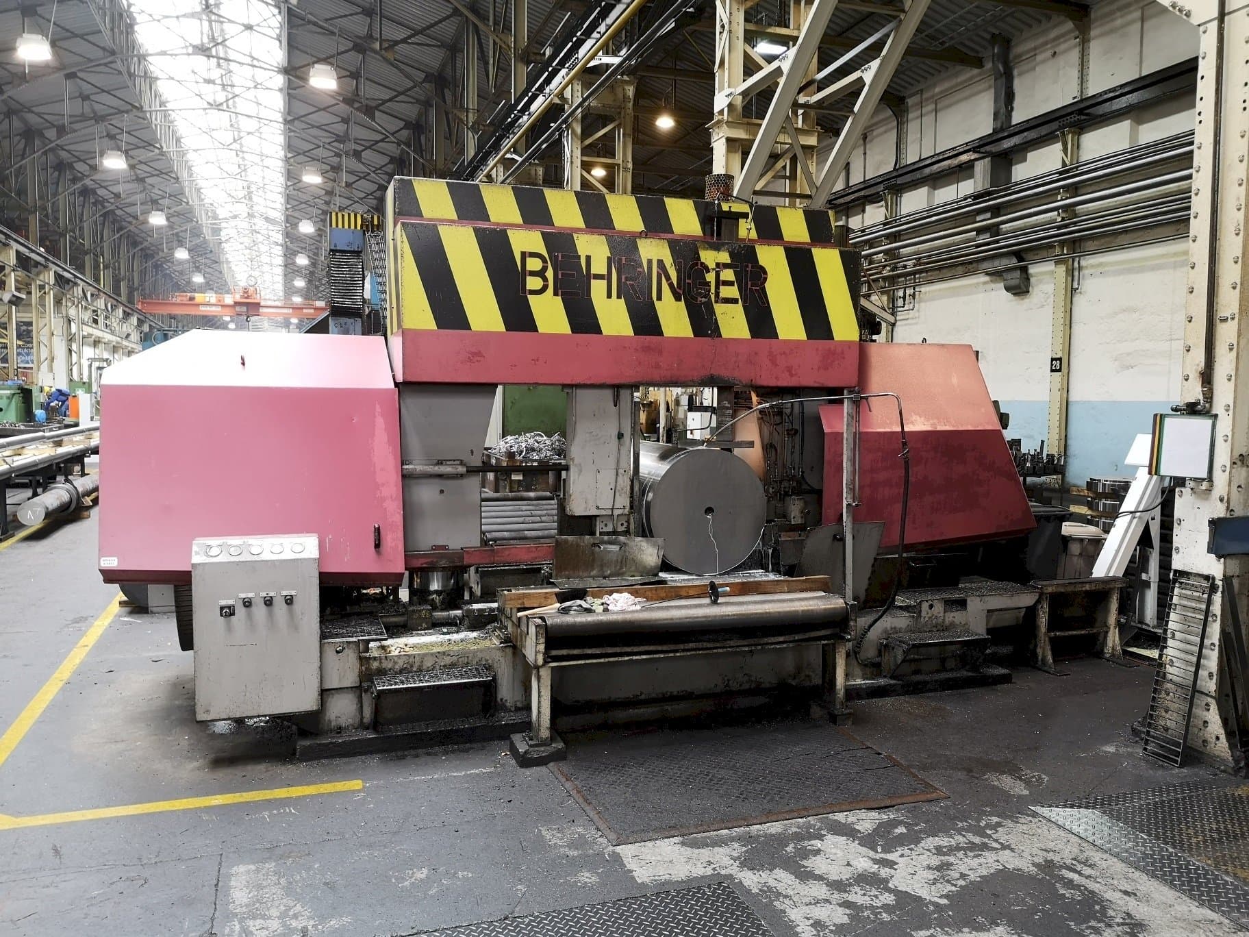 Вид станка Behringer HBP1080/1700 A/CNC спереди