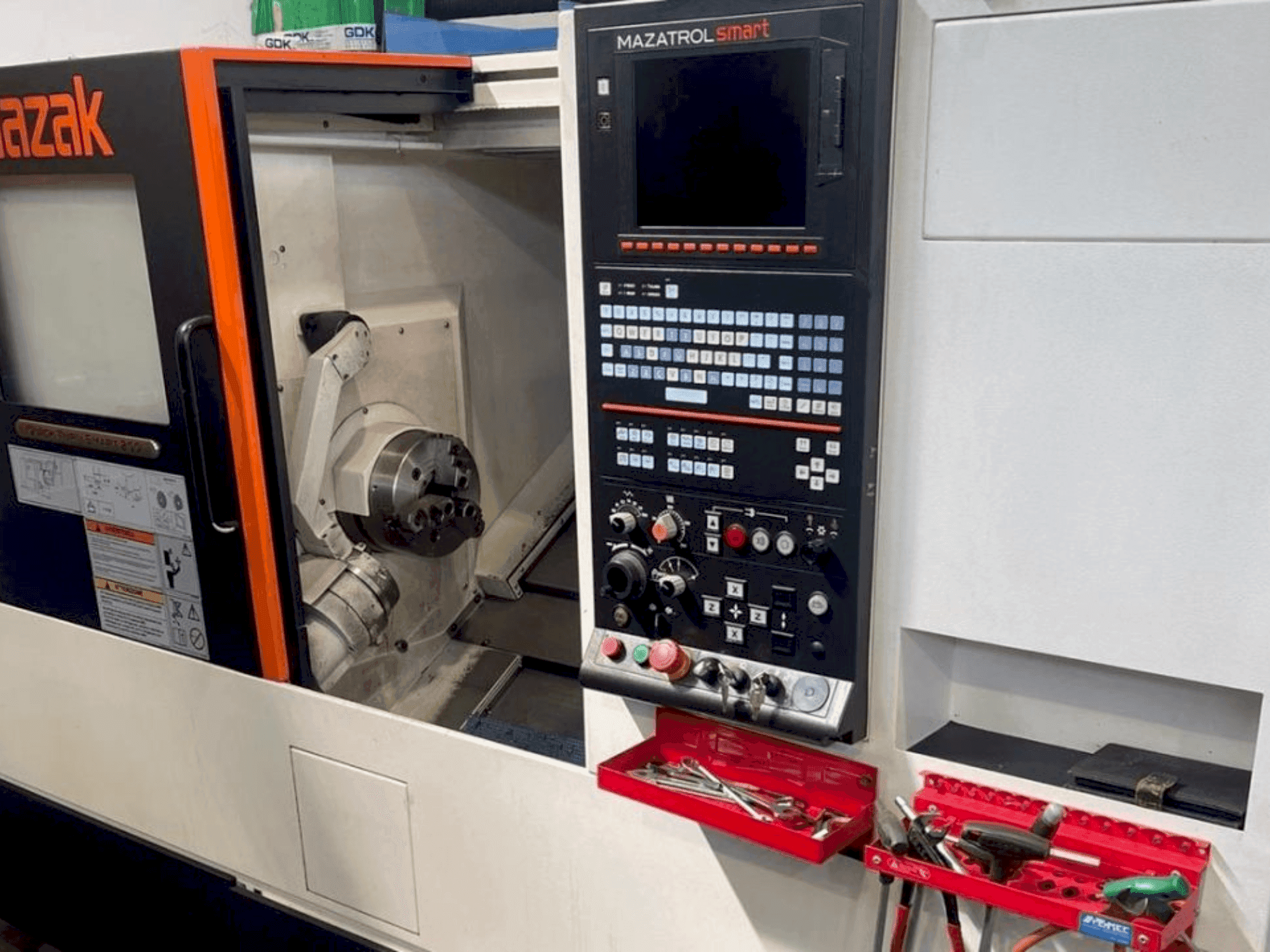 Вид станка Mazak QT SMART 200 спереди