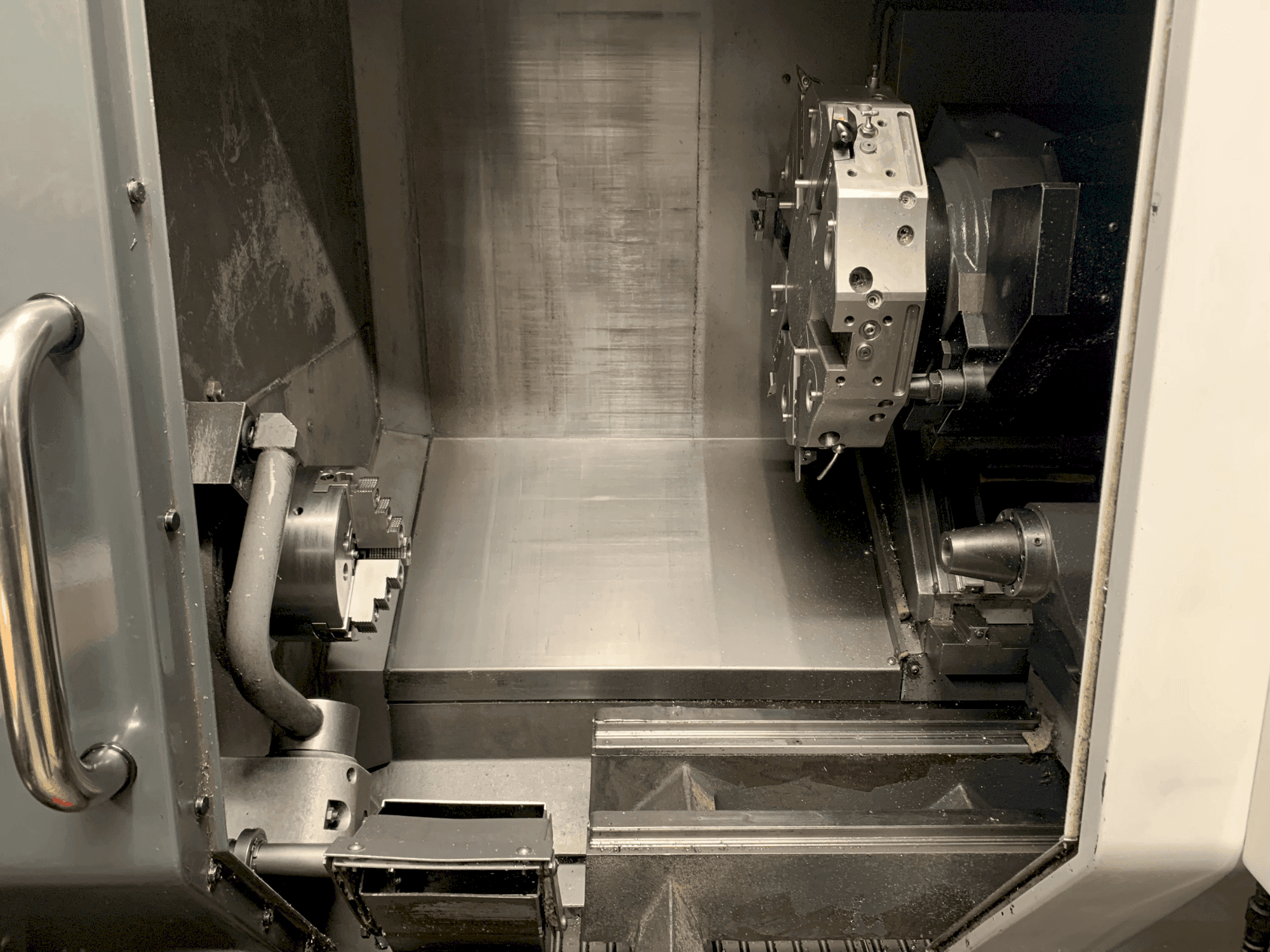 Вид станка HAAS ST-20Y спереди