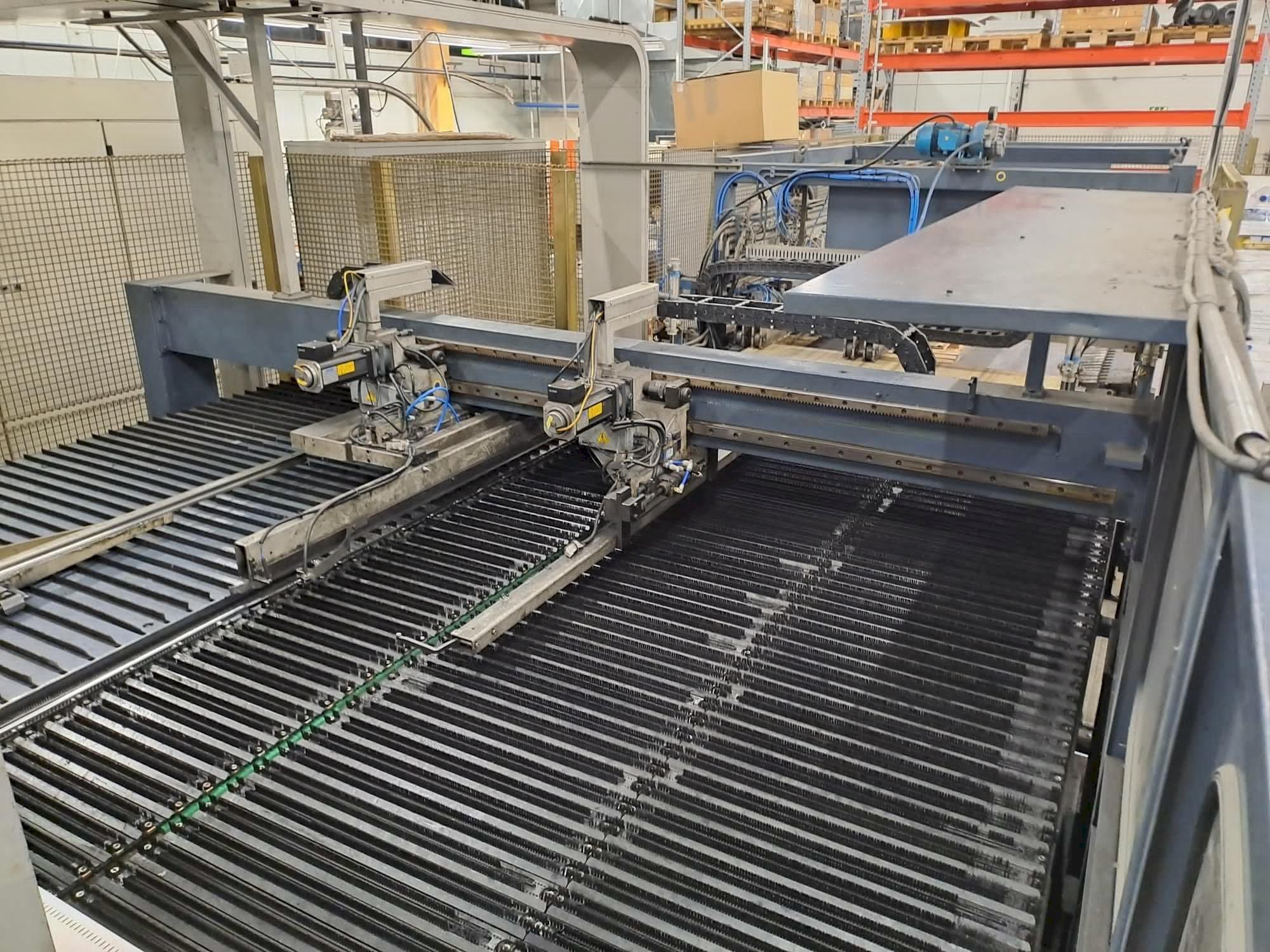 Вид станка Salvagnini S4 спереди