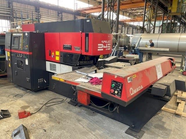 Вид станка AMADA Apelio II 245 спереди