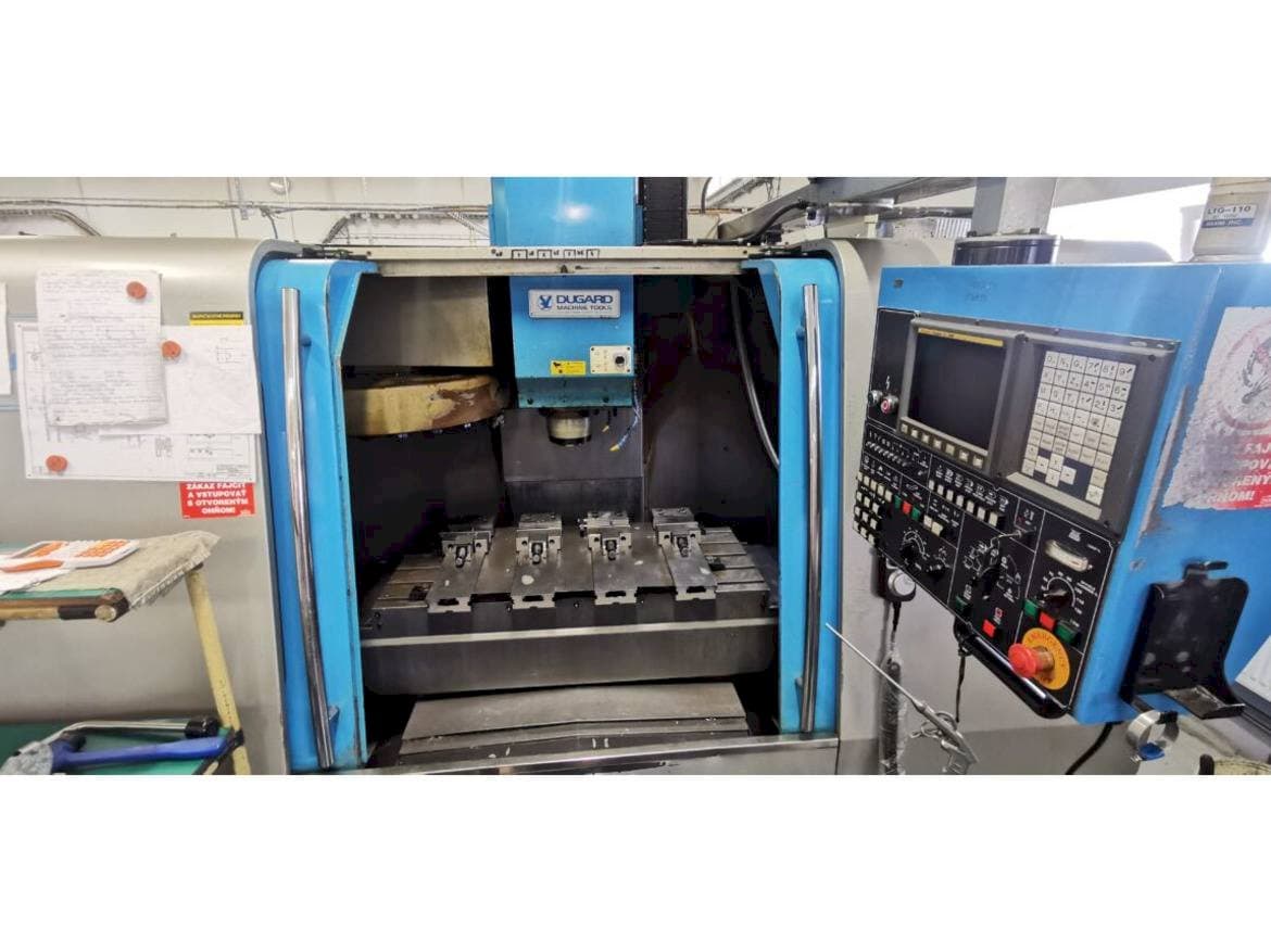 Вид станка Dugard									 EAGLE 1000 VMC-L  спереди