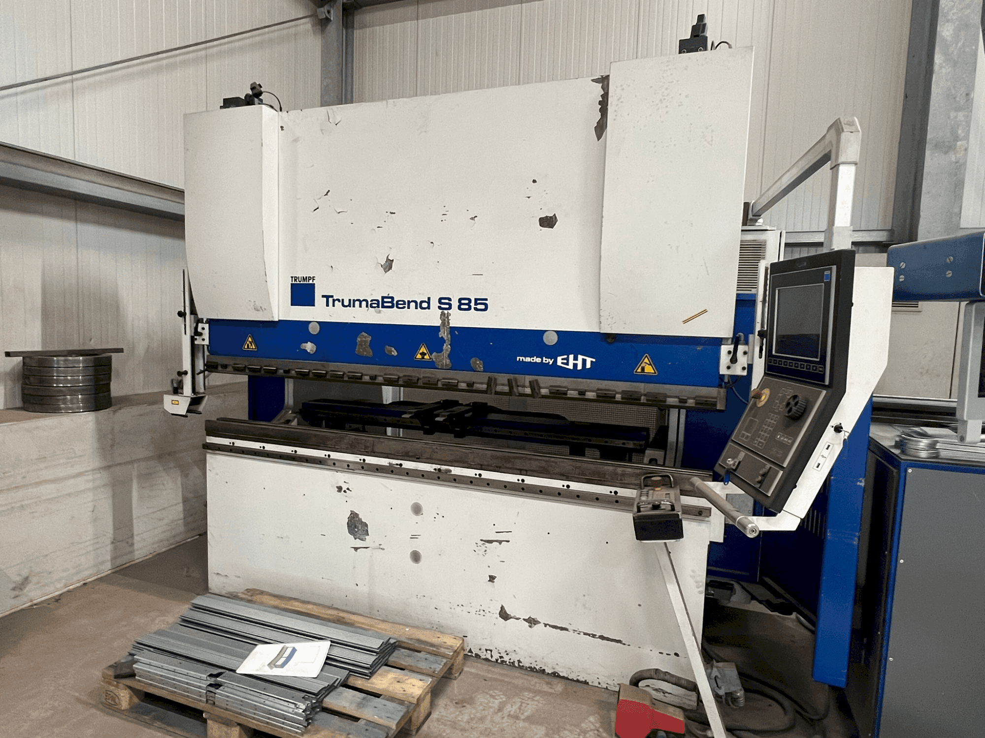 Вид станка TRUMPF TrumaBend S 85 - 25 спереди