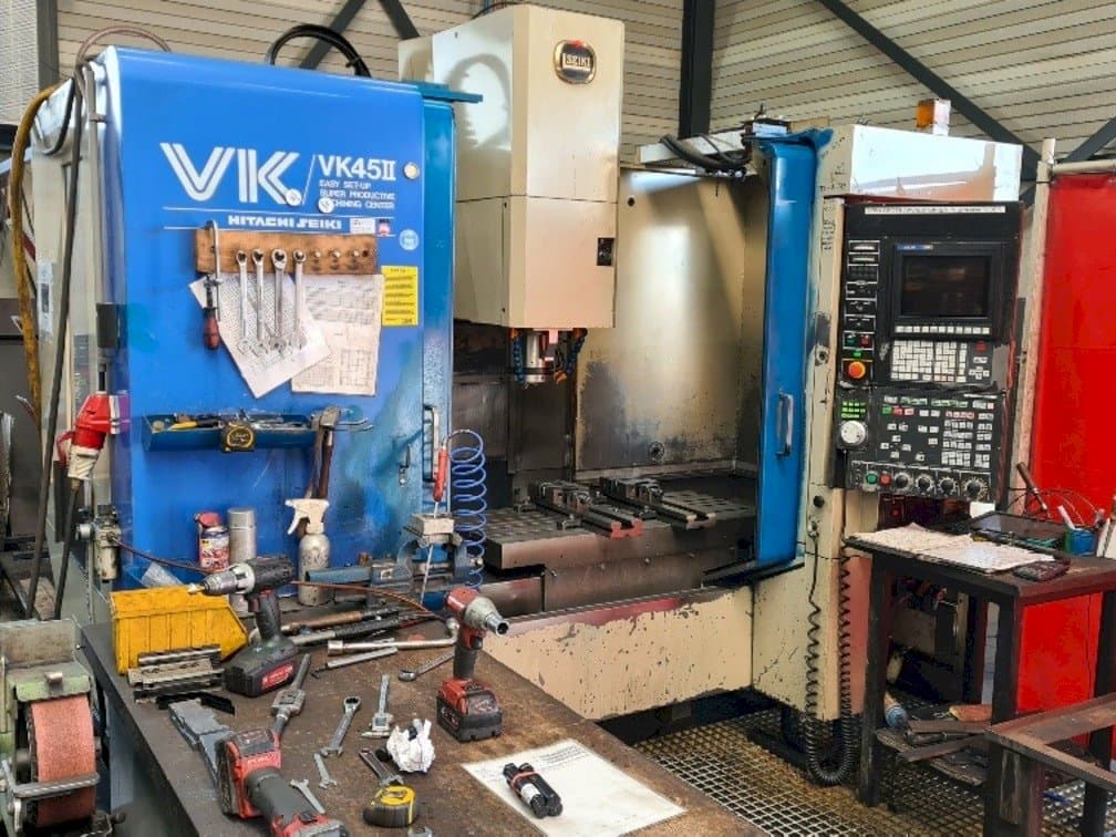 Вид станка HITACHI SEIKI VK45II спереди
