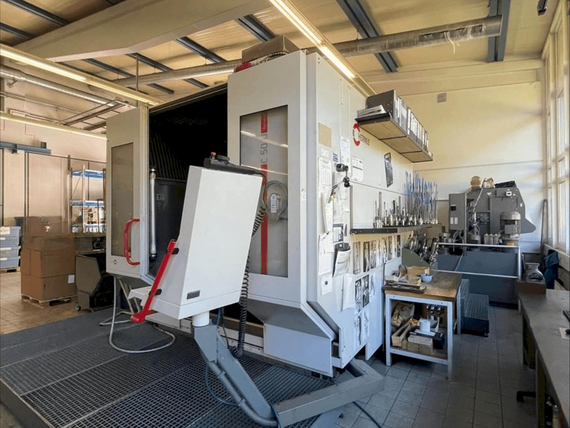 Вид станка HERMLE C50U  спереди