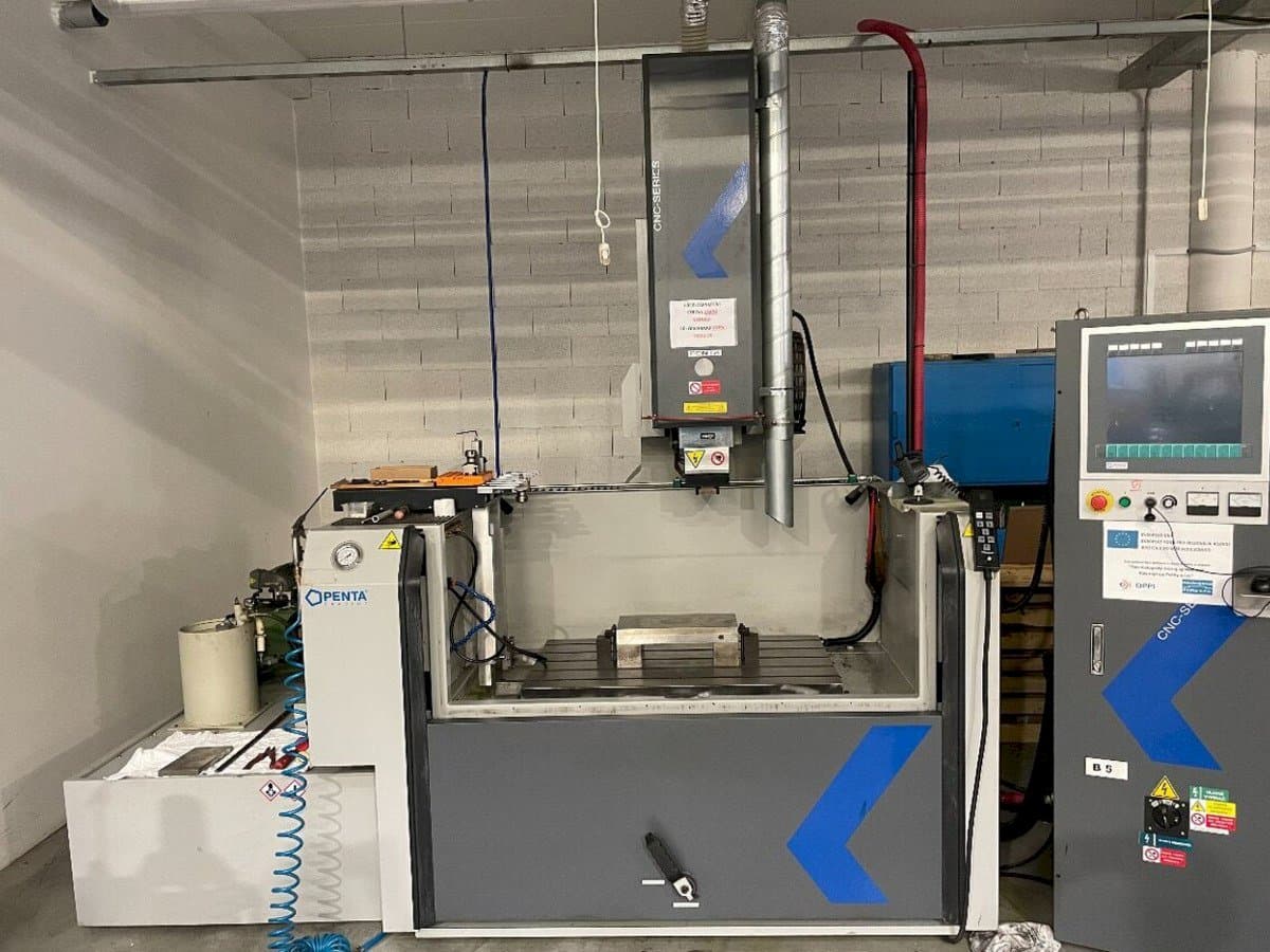 Вид станка PENTA 650G CNC  спереди