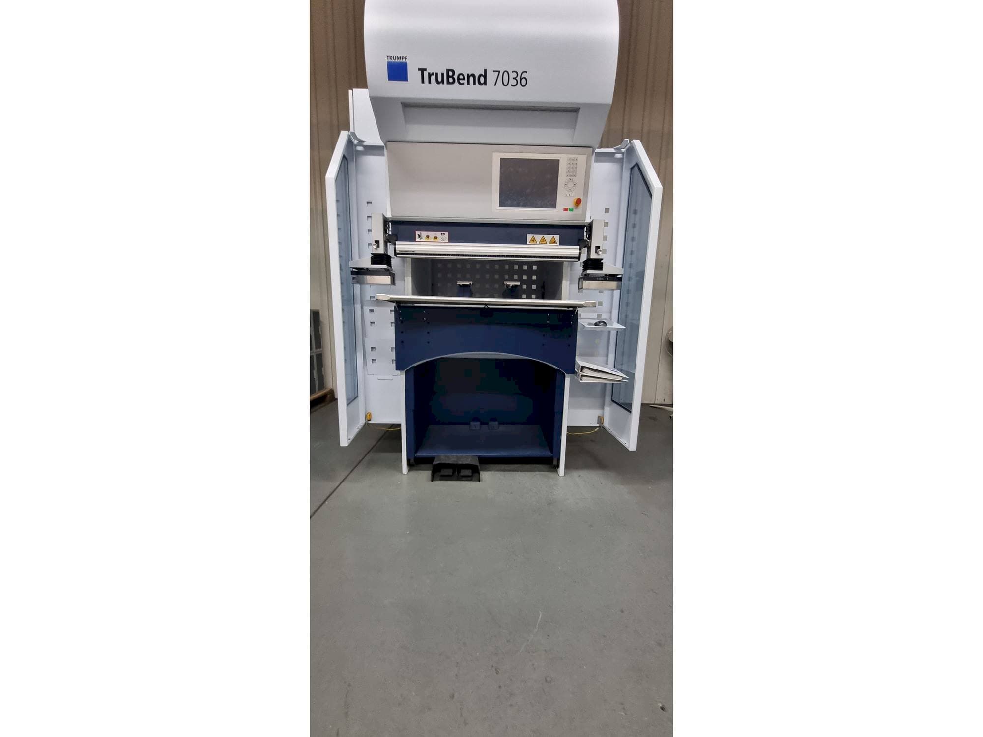 Вид станка TRUMPF TruBend 7036  спереди