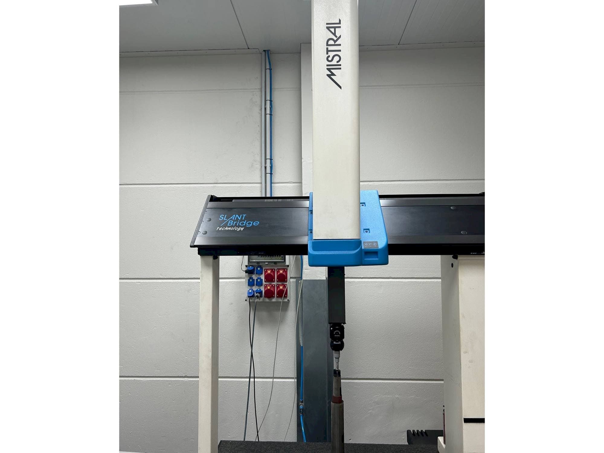 Вид станка DEA Mistrall  спереди