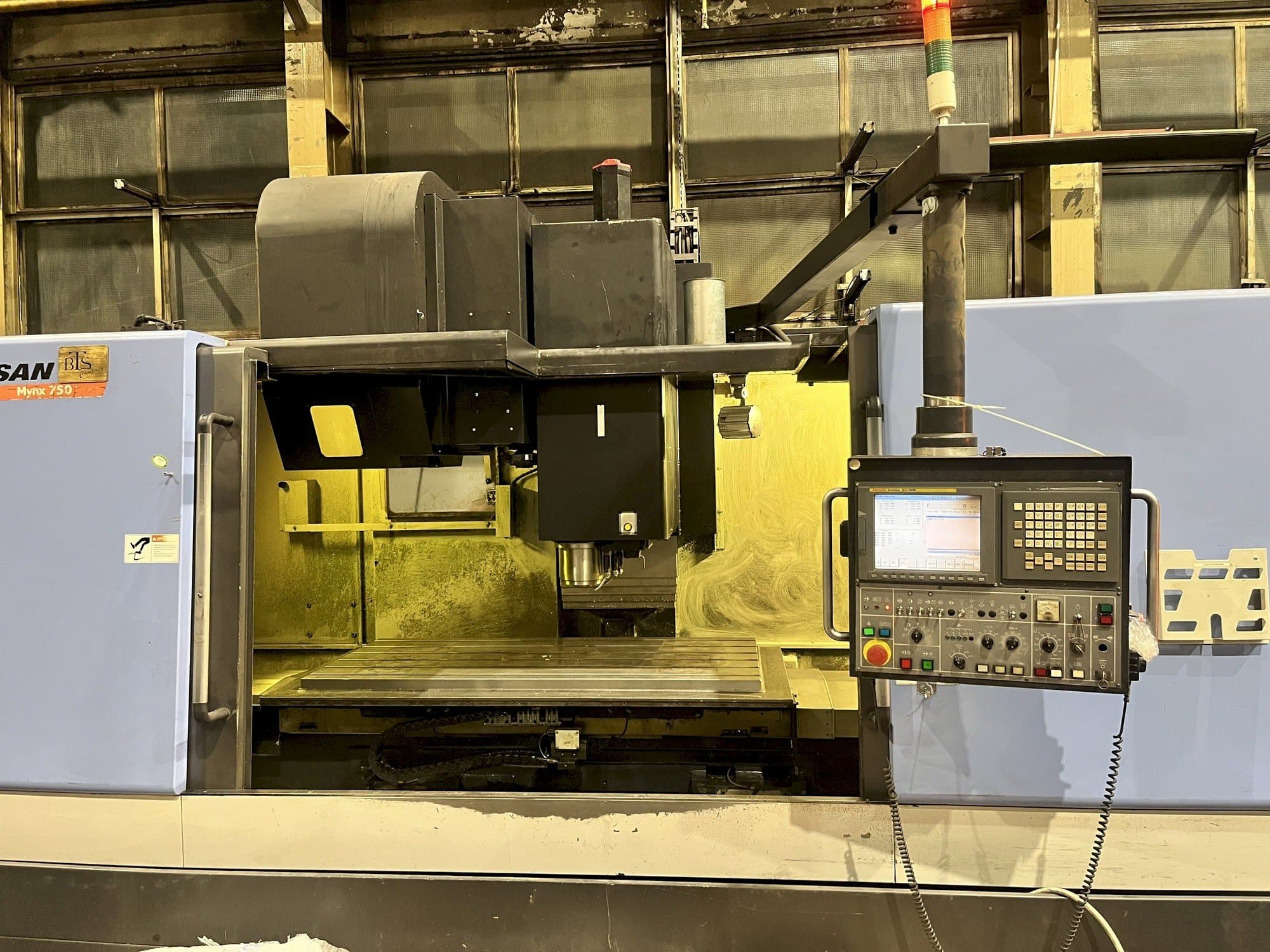 Вид станка Doosan MYNX 750 спереди