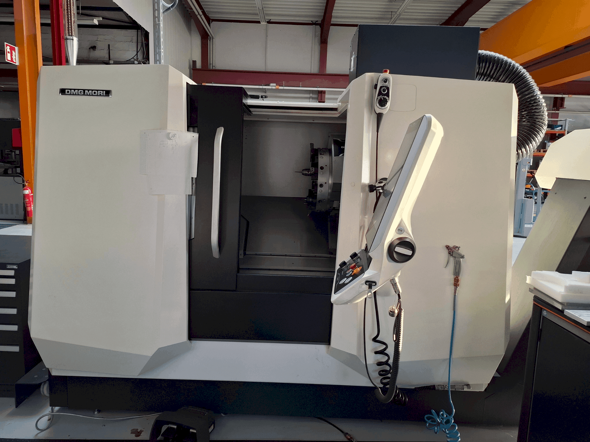 Вид станка DMG MORI CLX 350 V3 спереди