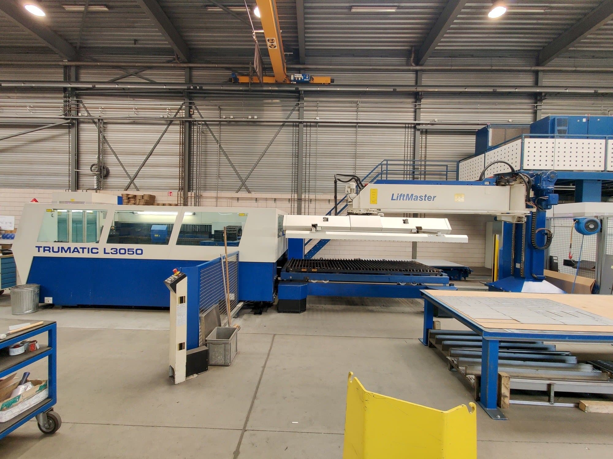 Вид станка Trumpf Trumatic L3050 + Liftmaster спереди