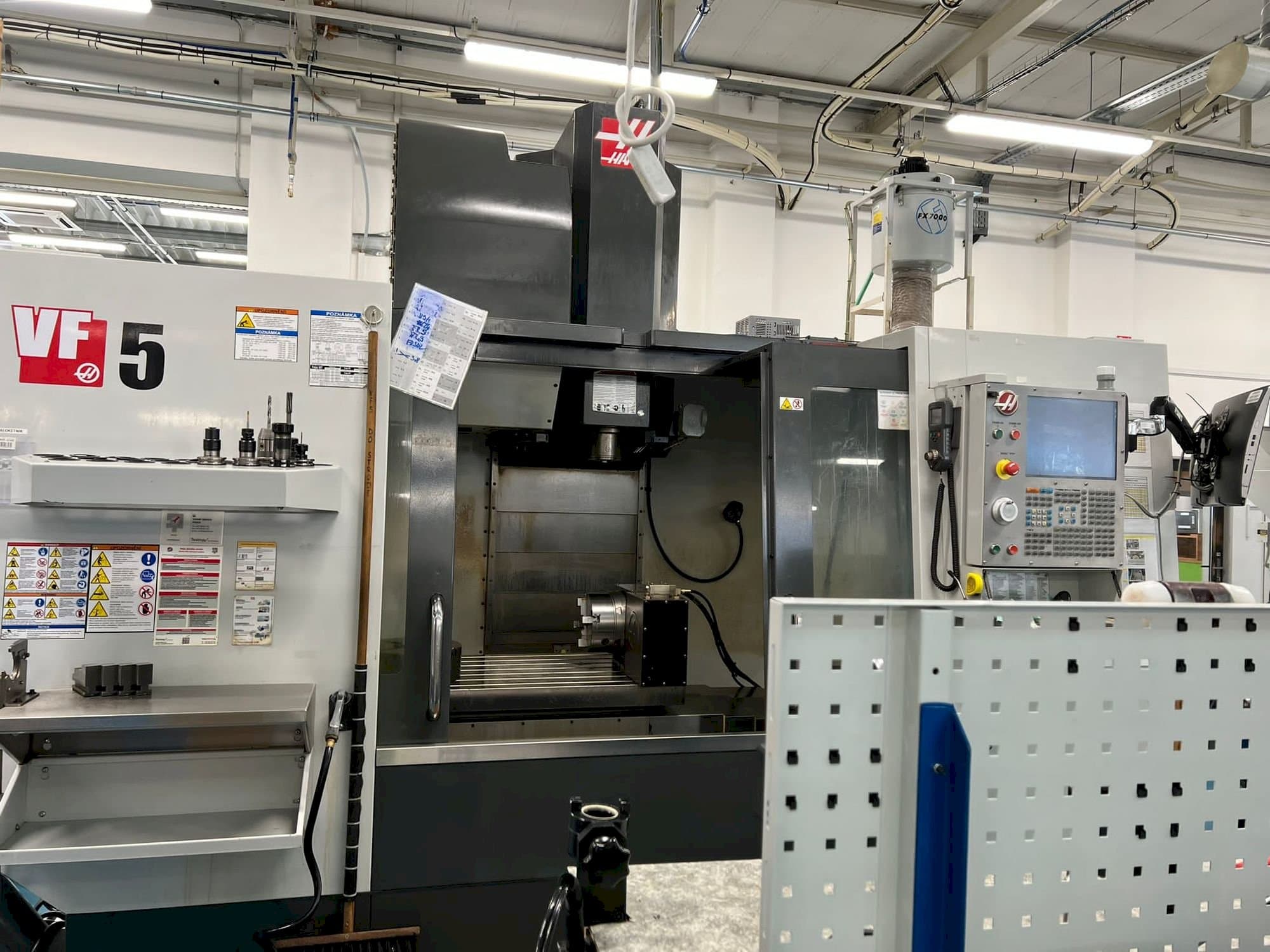 Вид станка HAAS VF-5/40 спереди