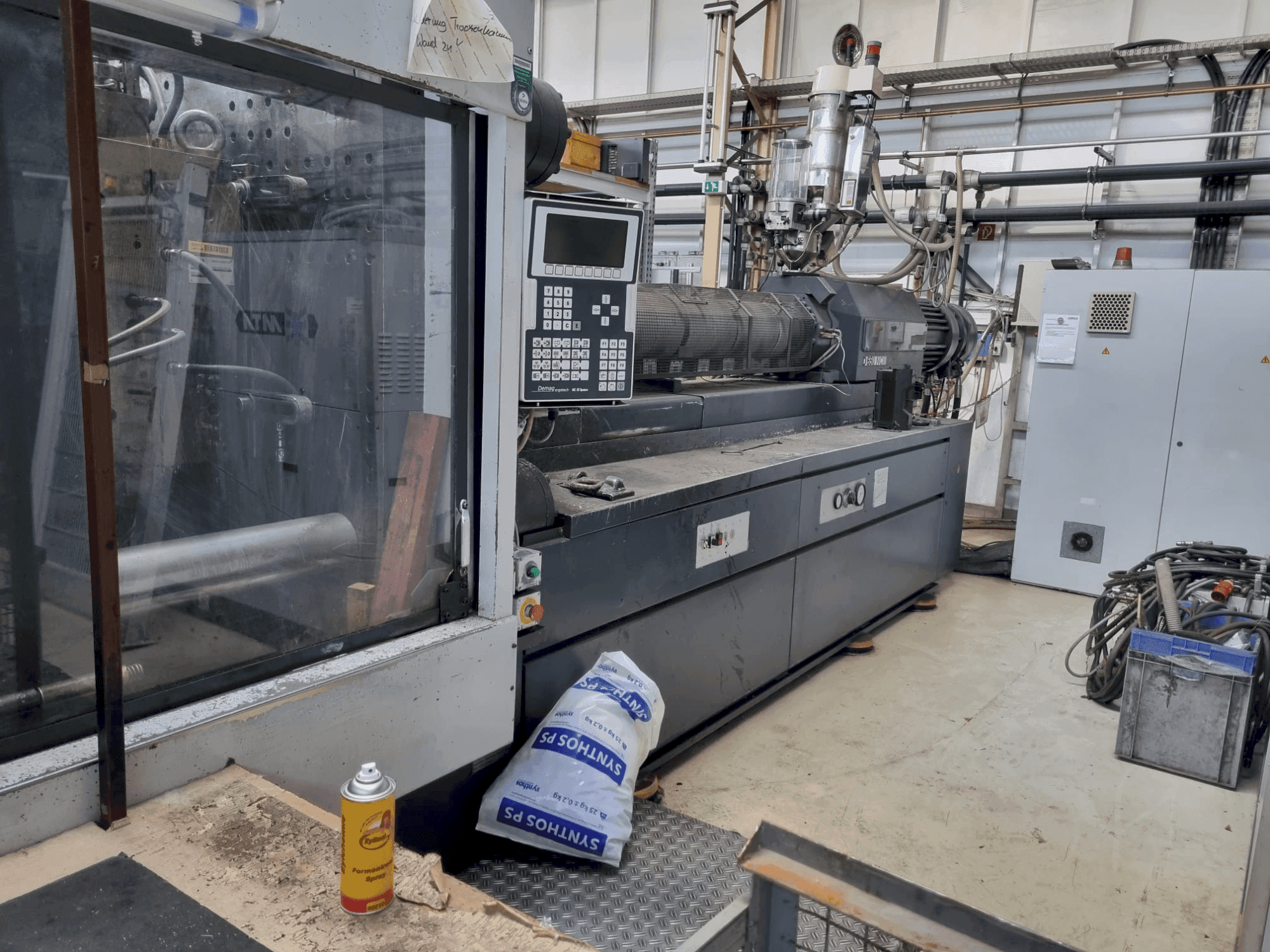 Вид станка DEMAG Ergotech 10000-8000  спереди