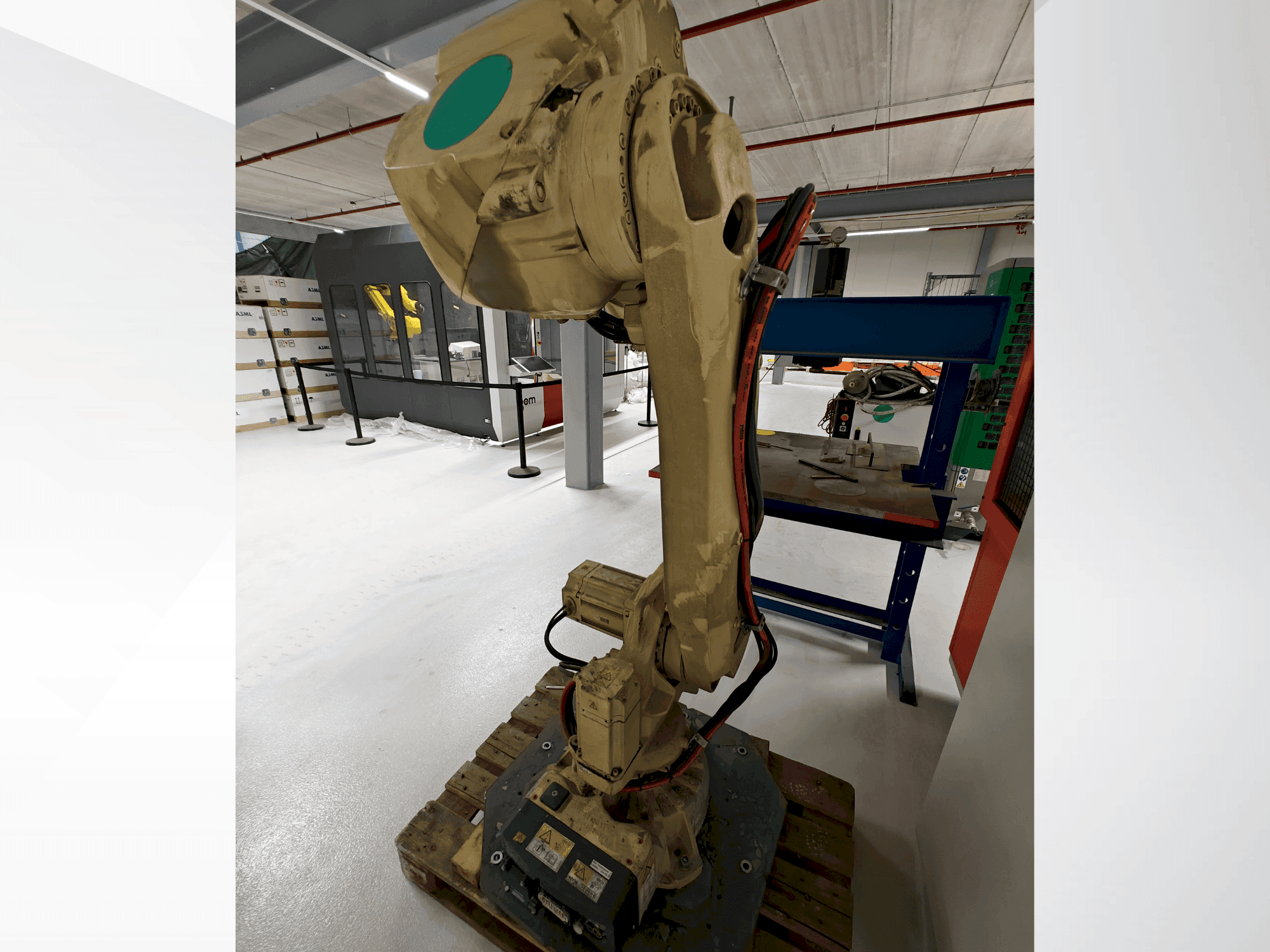 Вид станка ABB IRB 4600 M2004  спереди