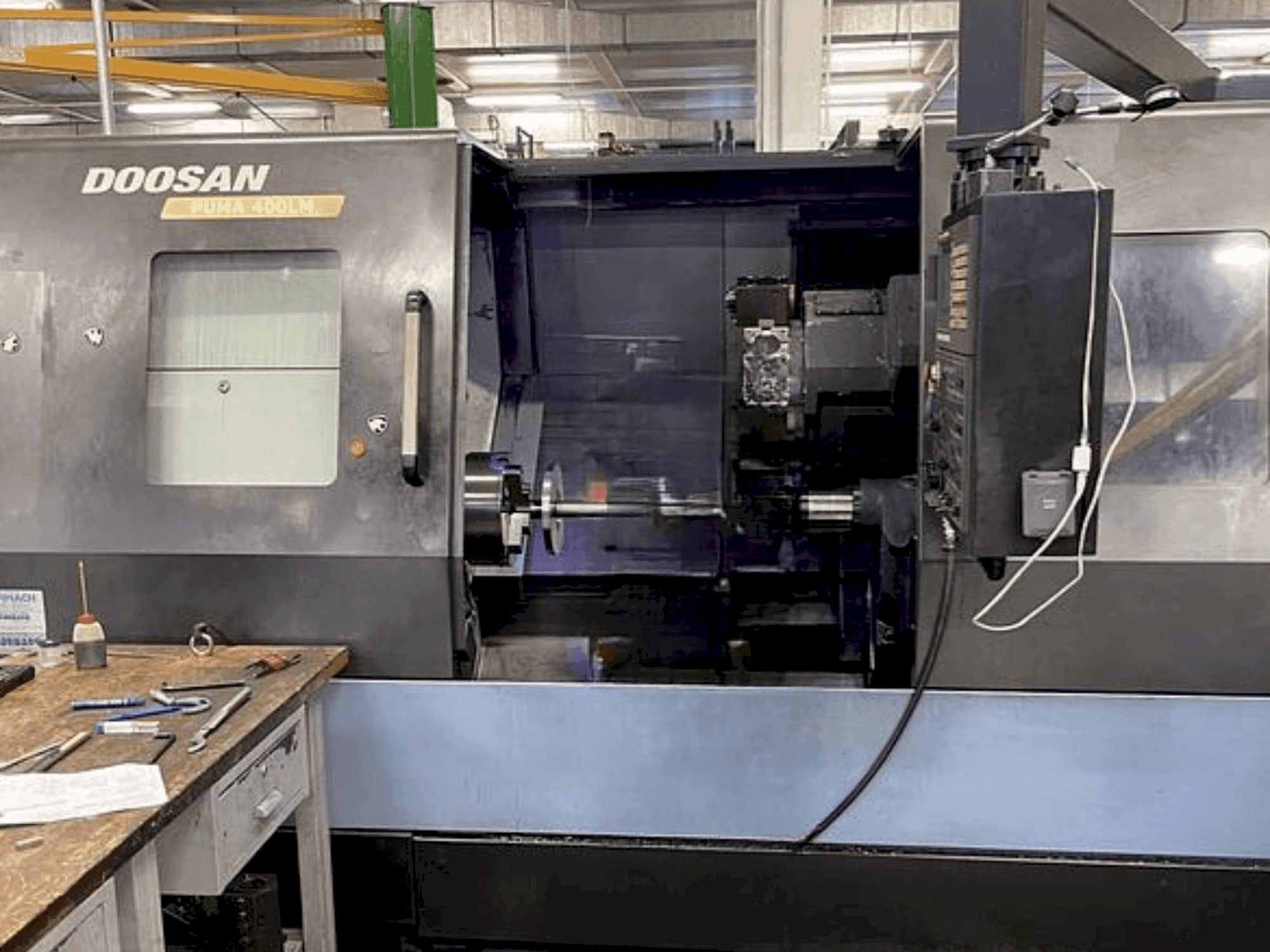 Вид станка DOOSAN Puma 400 LMA спереди