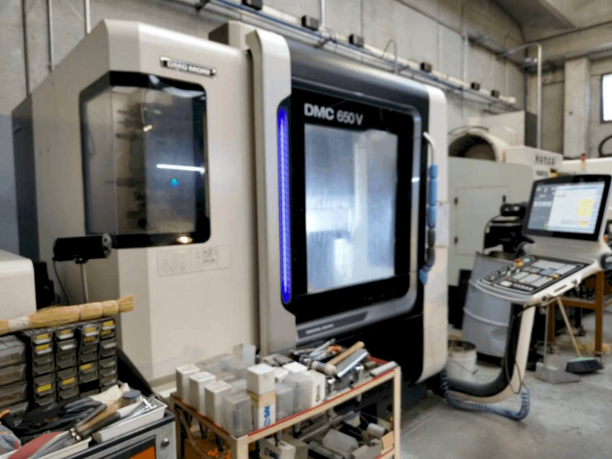 Вид станка DMG MORI DMC 650V  спереди