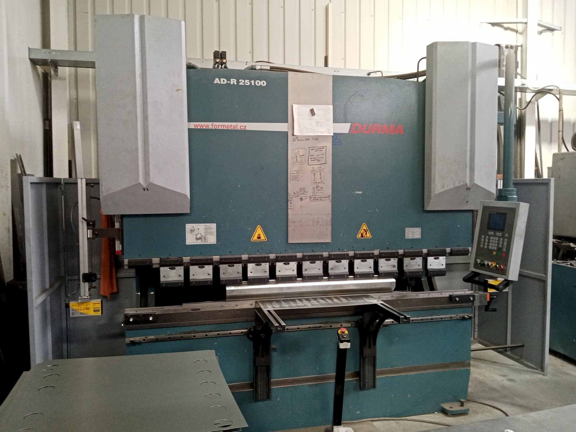 Вид станка Durma AD-R 25100 спереди