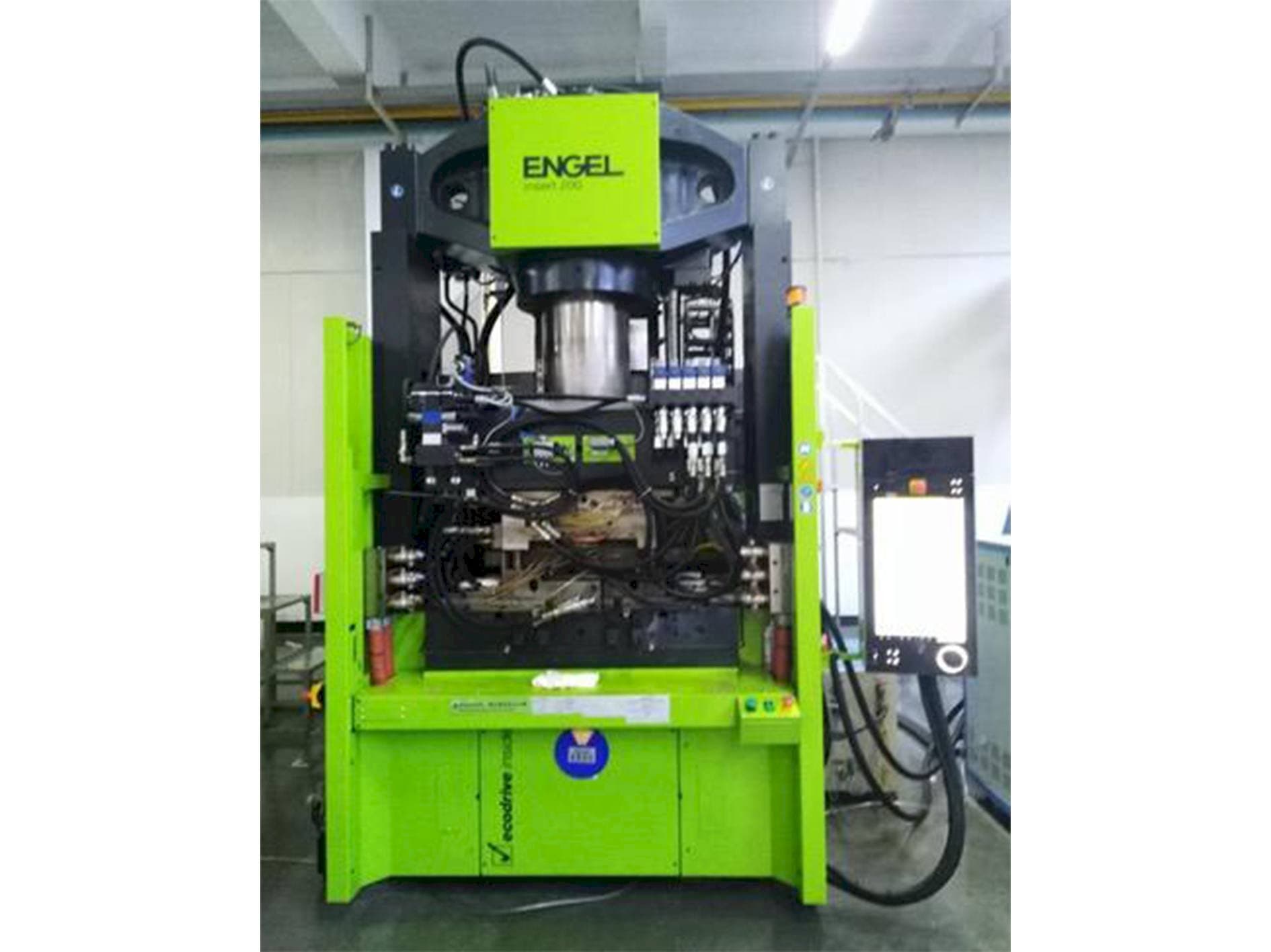 Вид станка ENGEL insert 650H / 200 спереди