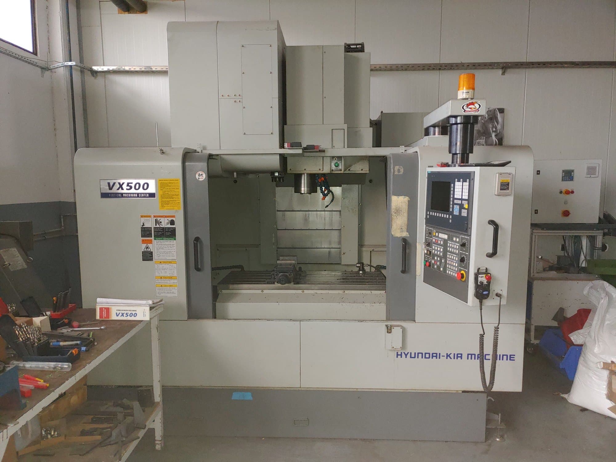 Вид станка Hyundai Kia VX 500 спереди