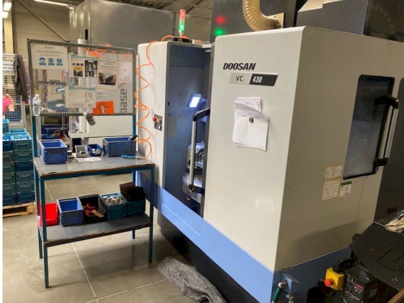Вид станка Doosan VC 430 спереди