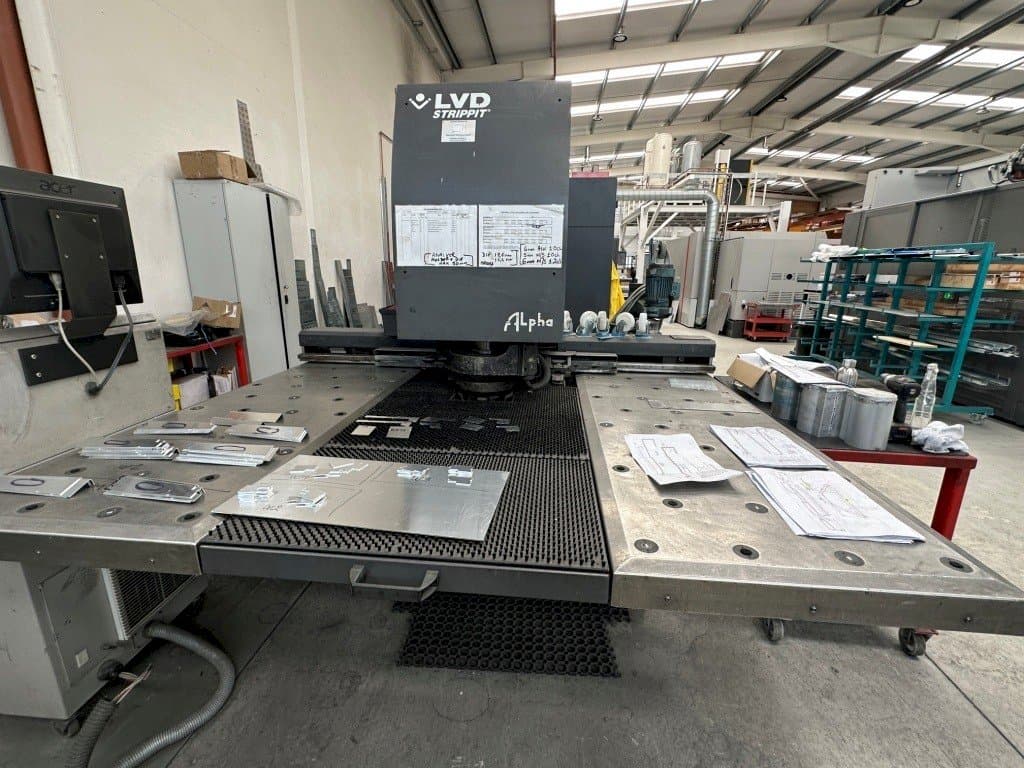 Вид станка LVD Alpha 1212TK спереди