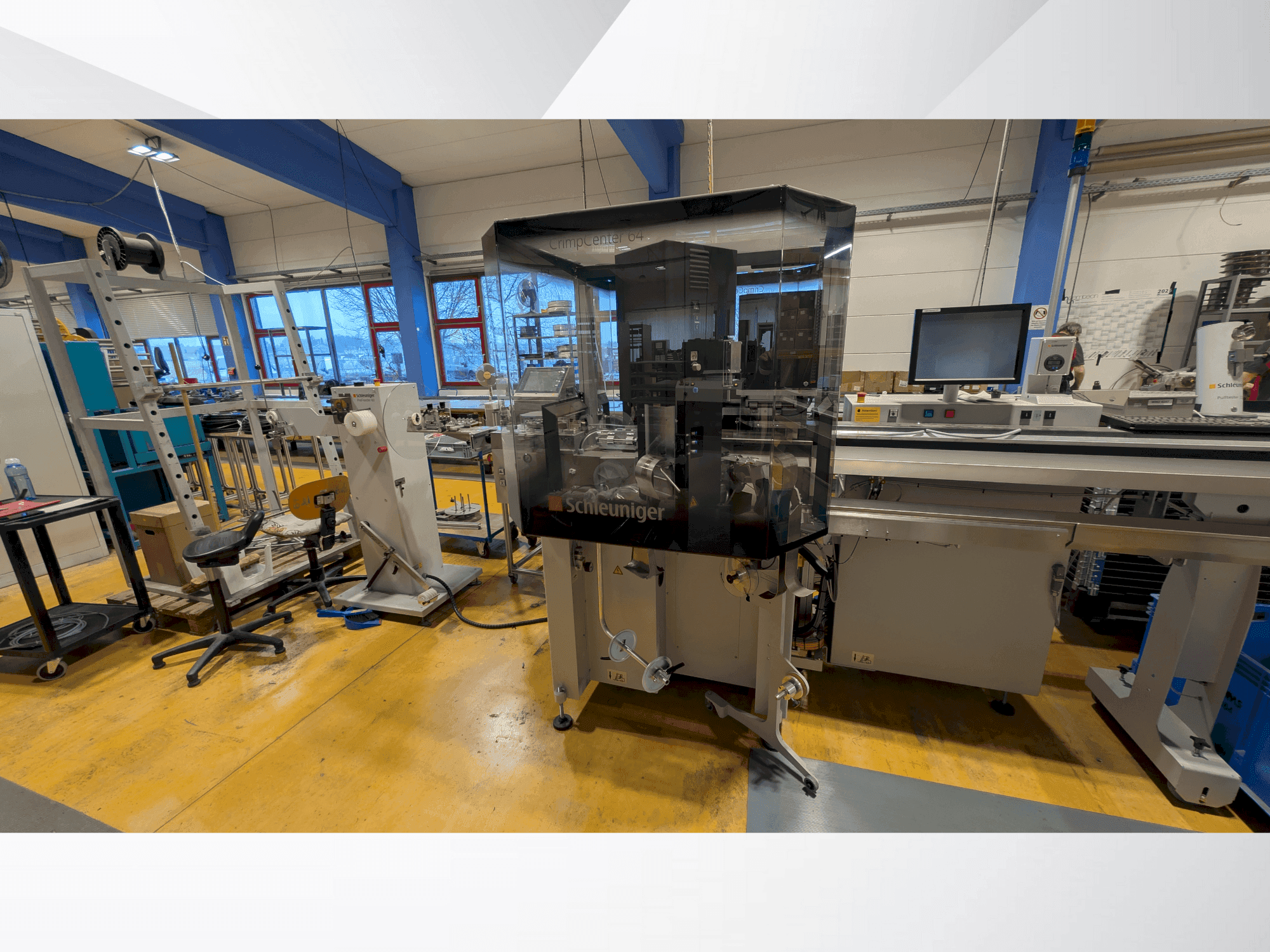 Вид станка Schleuniger CrimpCenter 64  спереди