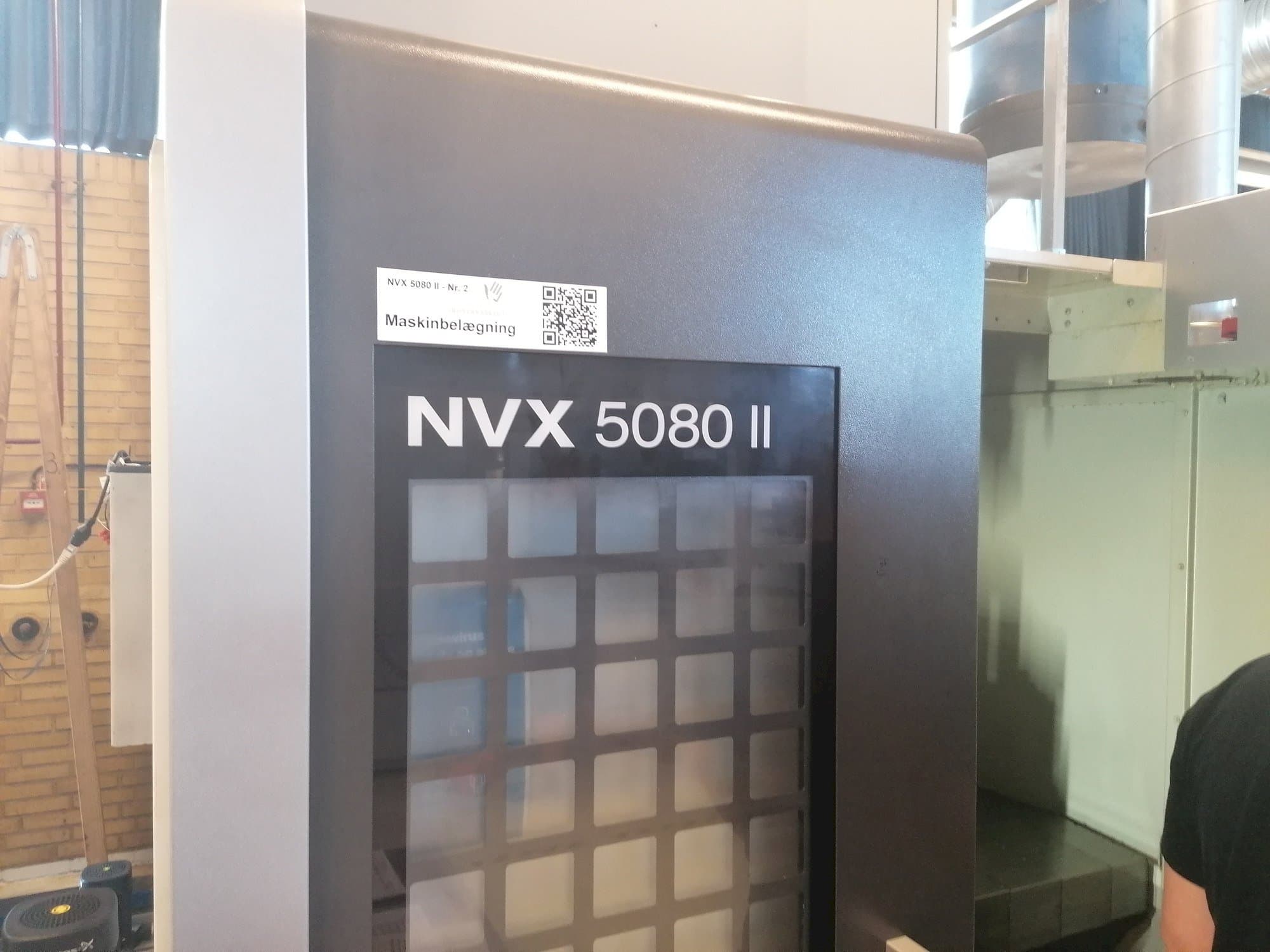 Вид станка DMG MORI NVX 5080II слева