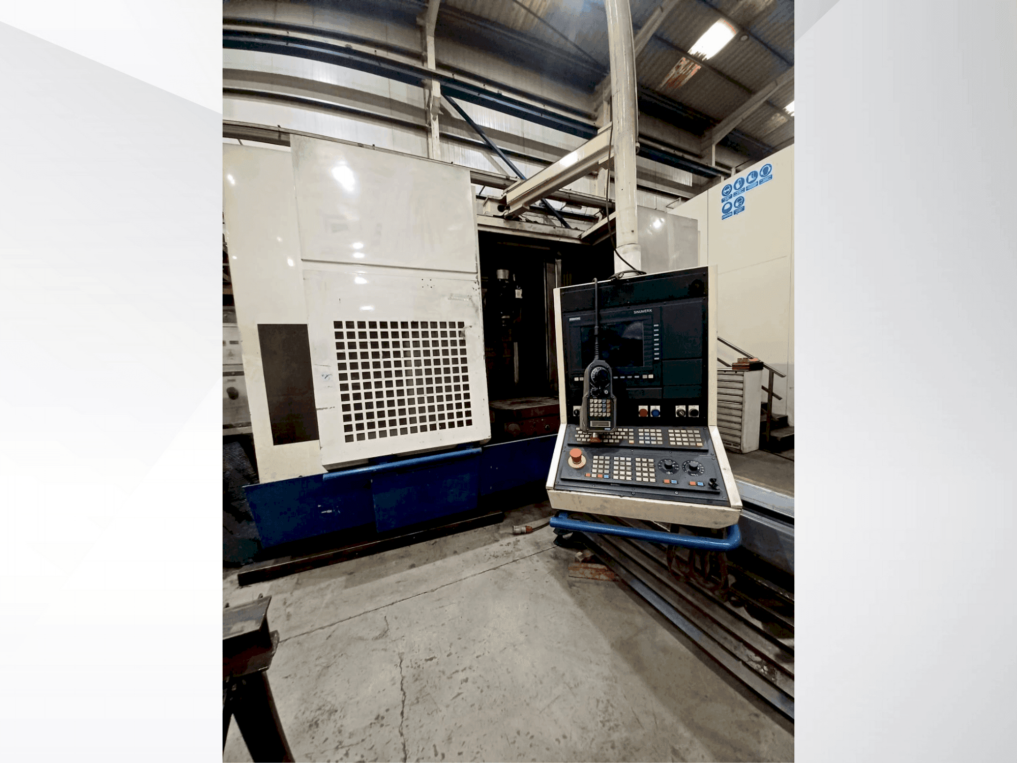 Вид станка Huron EX-C спереди