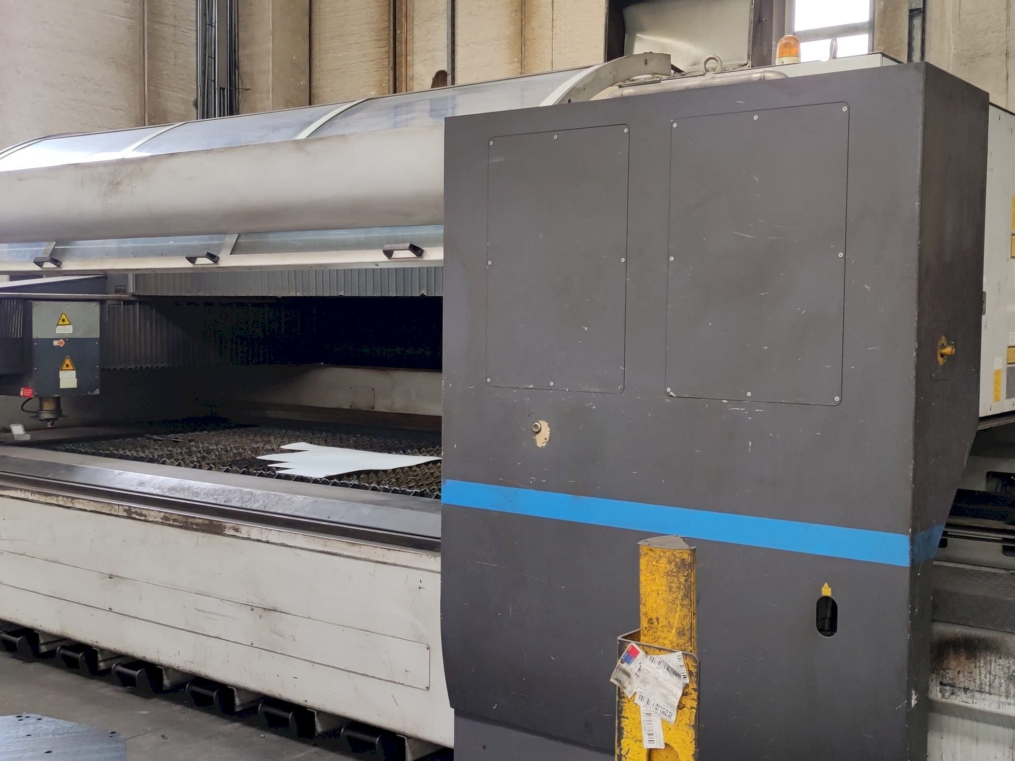 Вид станка LVD AXEL 3015 S спереди