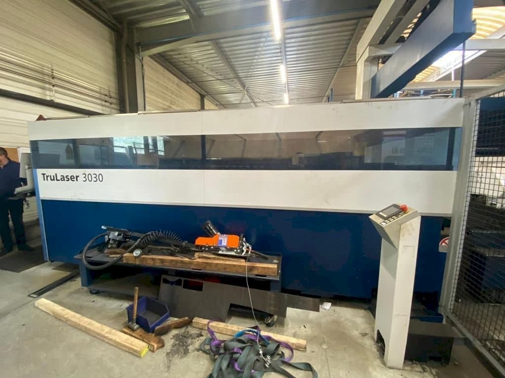 Вид станка Trumpf Trulaser 3030 L20 спереди