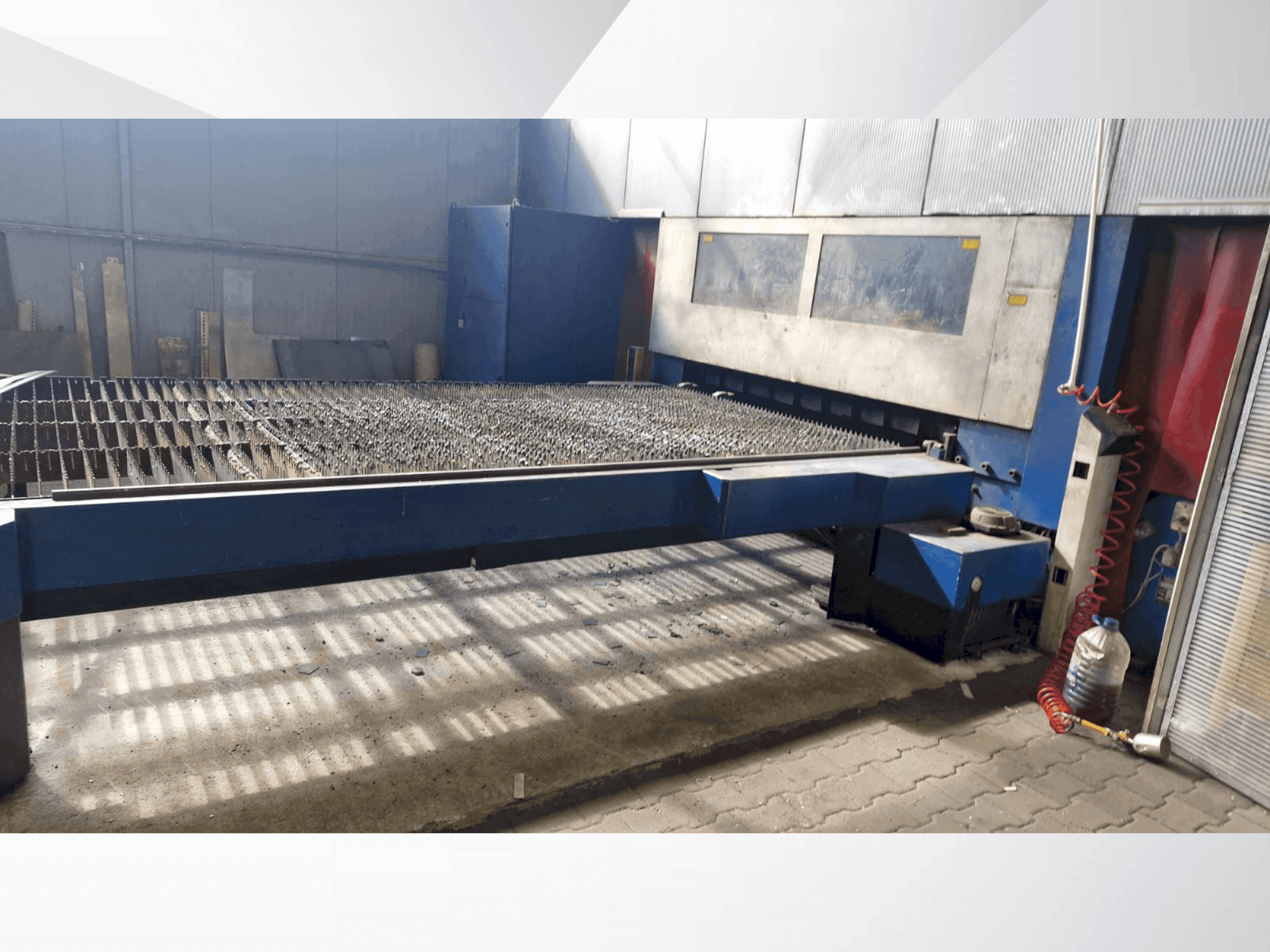 Вид станка TRUMPF TRUMATIC L 4030  спереди