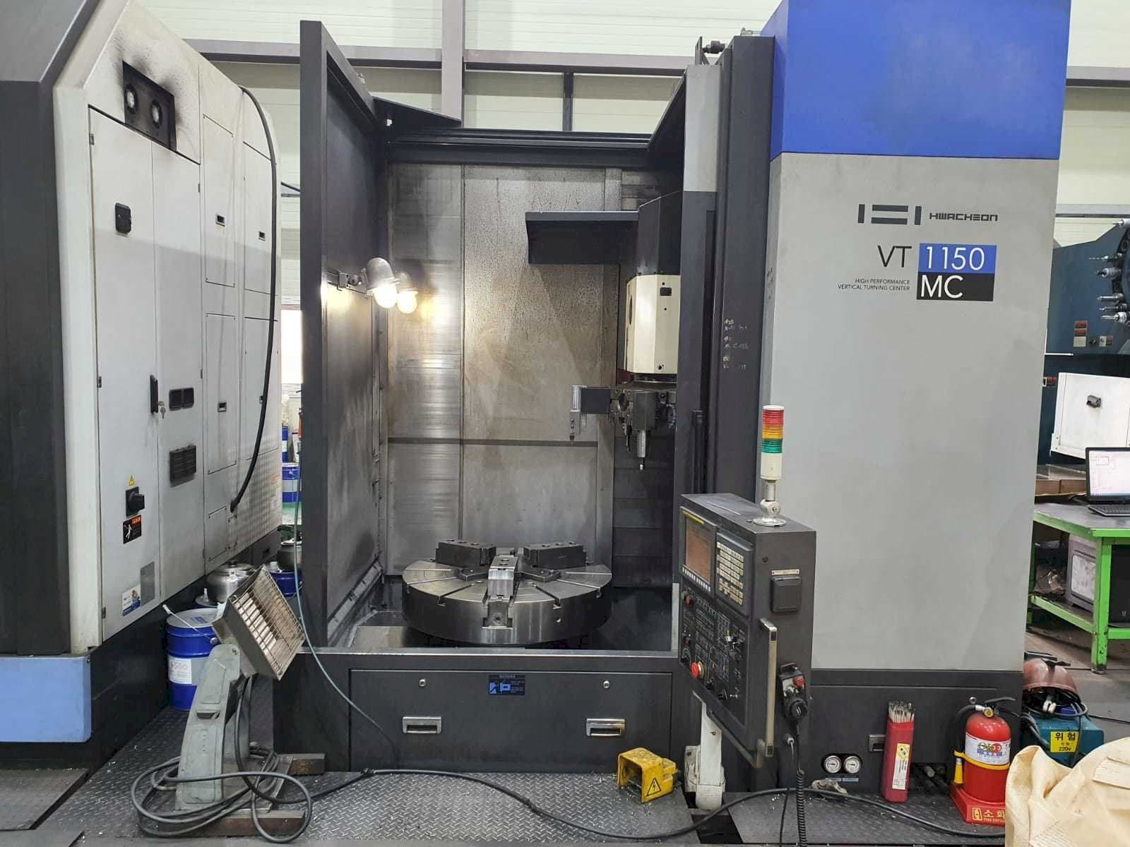 Вид станка HWACHEON VT 1150 MC спереди