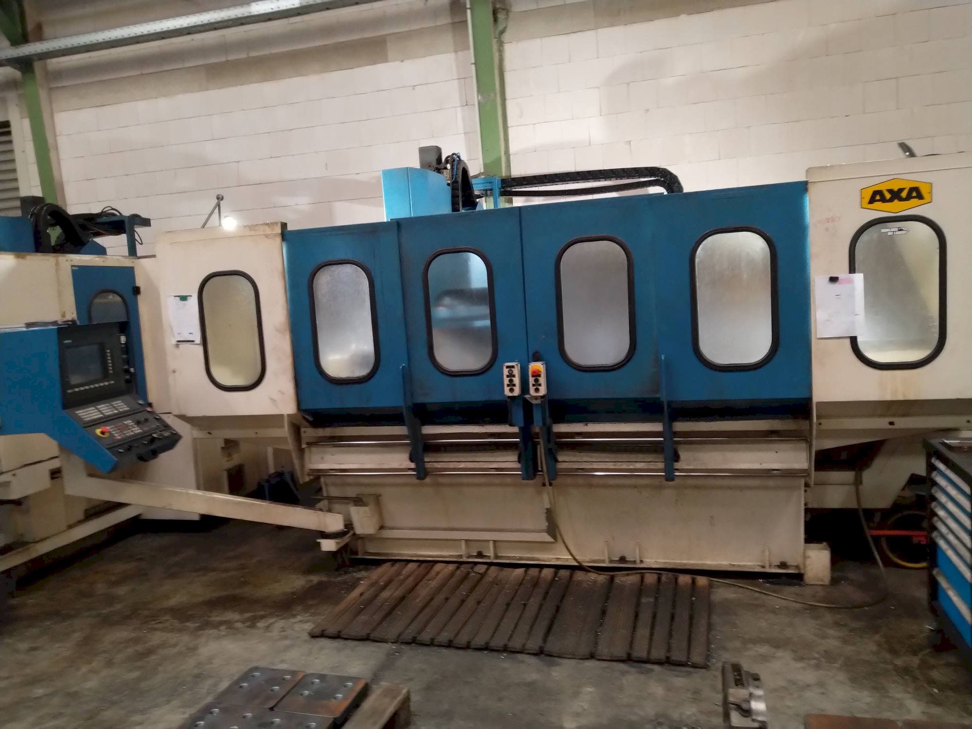 Вид станка AXA VSC 2M  спереди