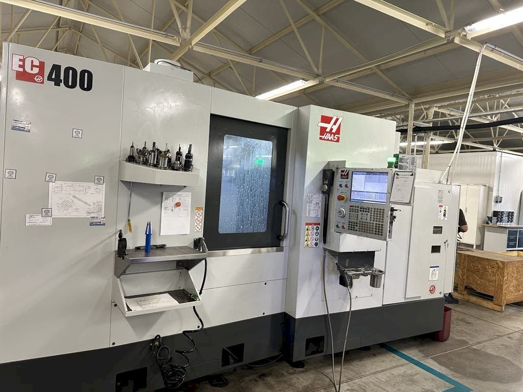 Вид станка HAAS EC-400 спереди