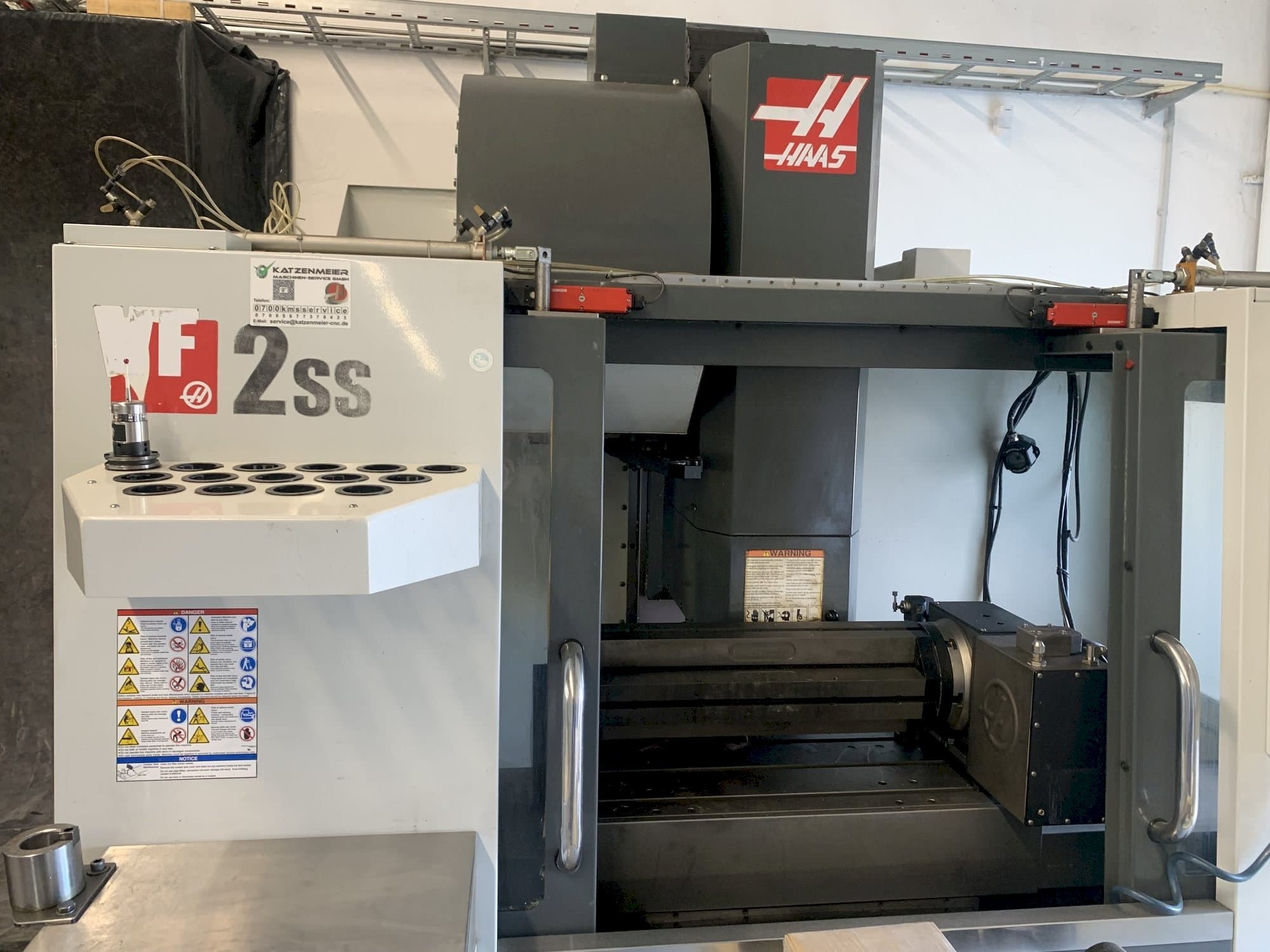 Вид станка HAAS VF-2SS спереди