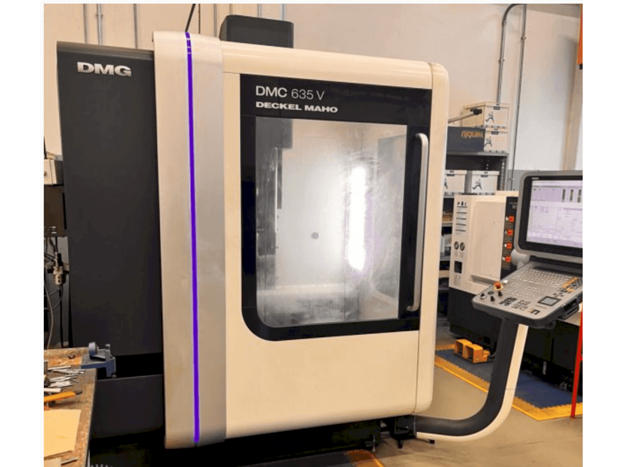 Вид станка DMG DECKEL MAHO DMC 635 V спереди