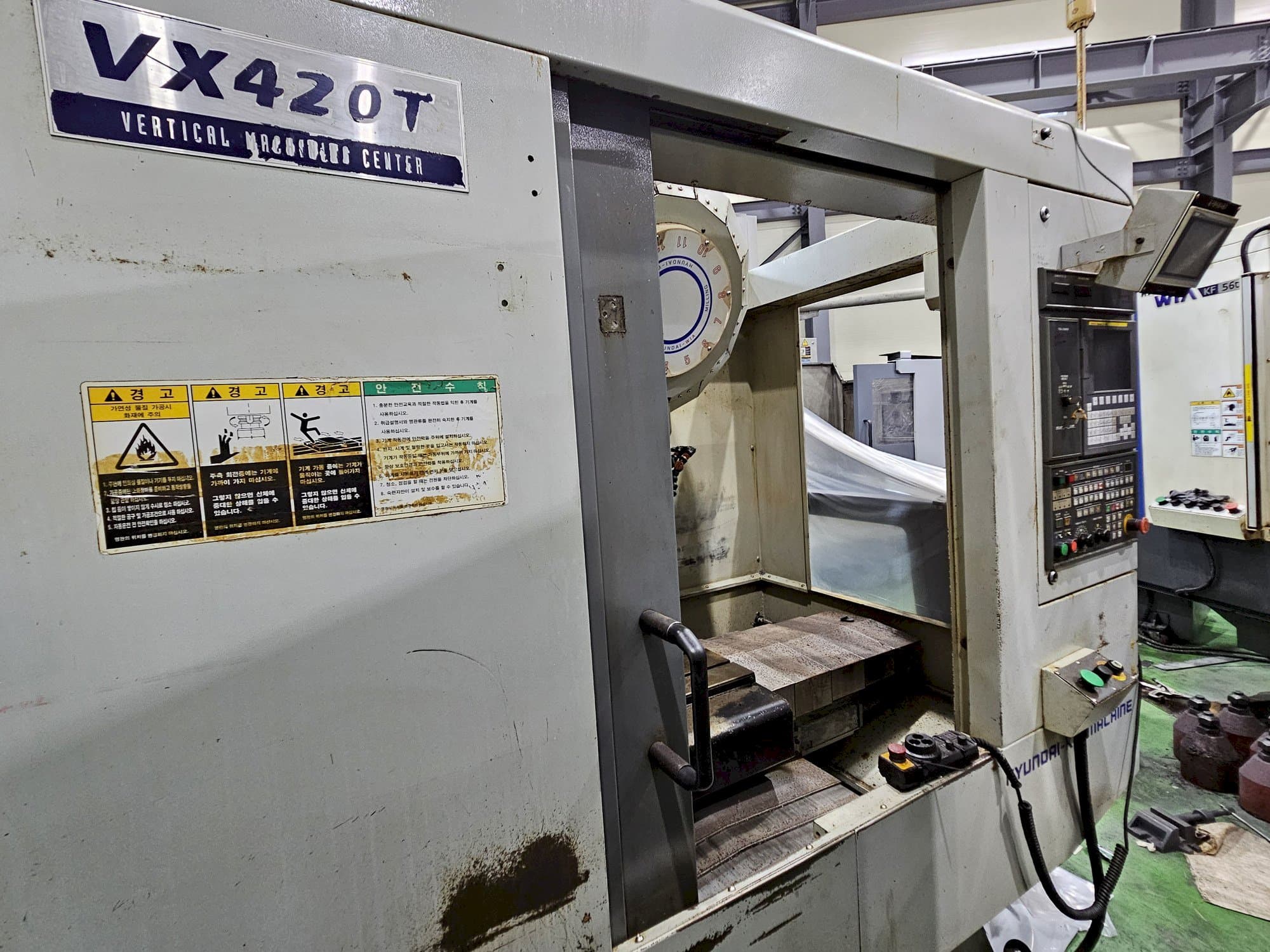 Вид станка Hyundai Wia VX420T  спереди