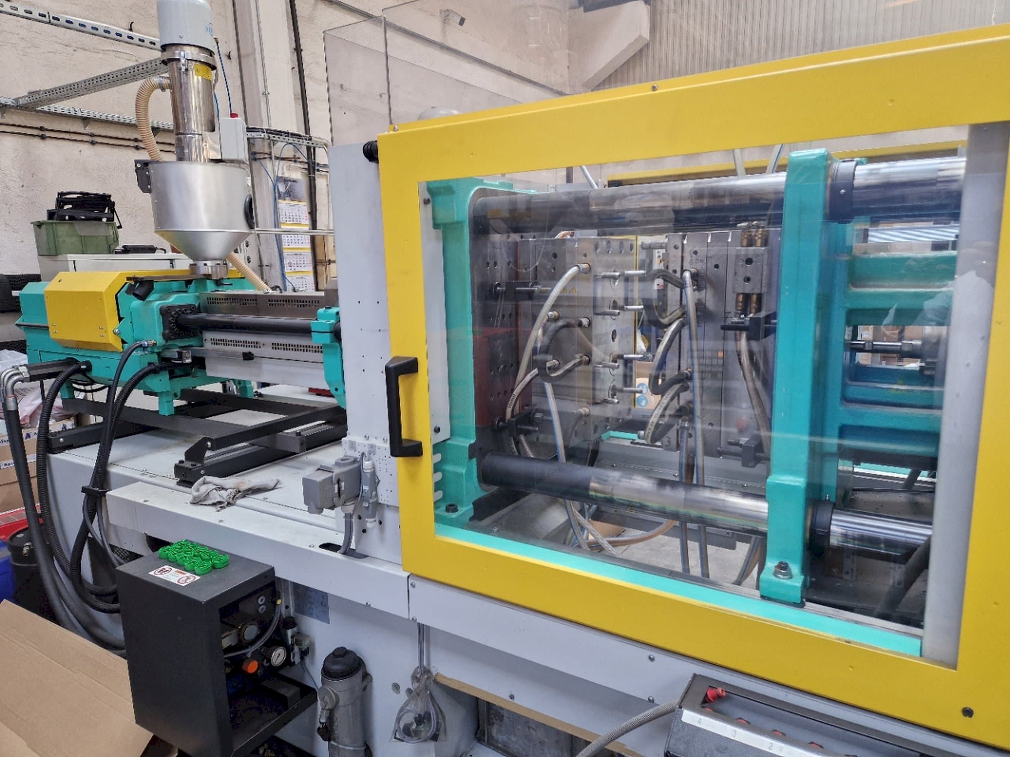 Вид станка Arburg ALLROUNDER 570 C 2000-800 GOLDEN EDITION  спереди