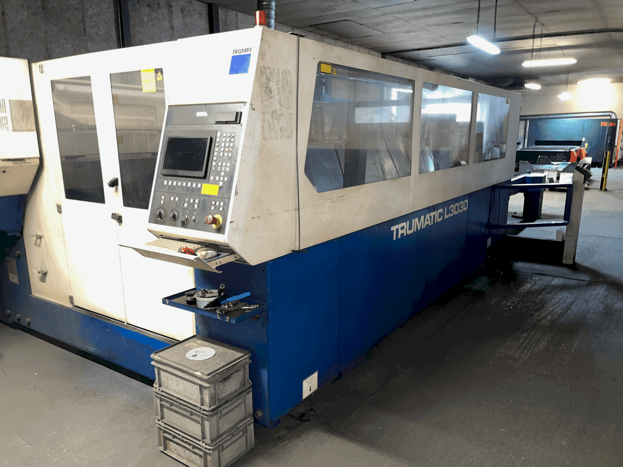 Вид станка TRUMPF TRUMATIC L3030 спереди